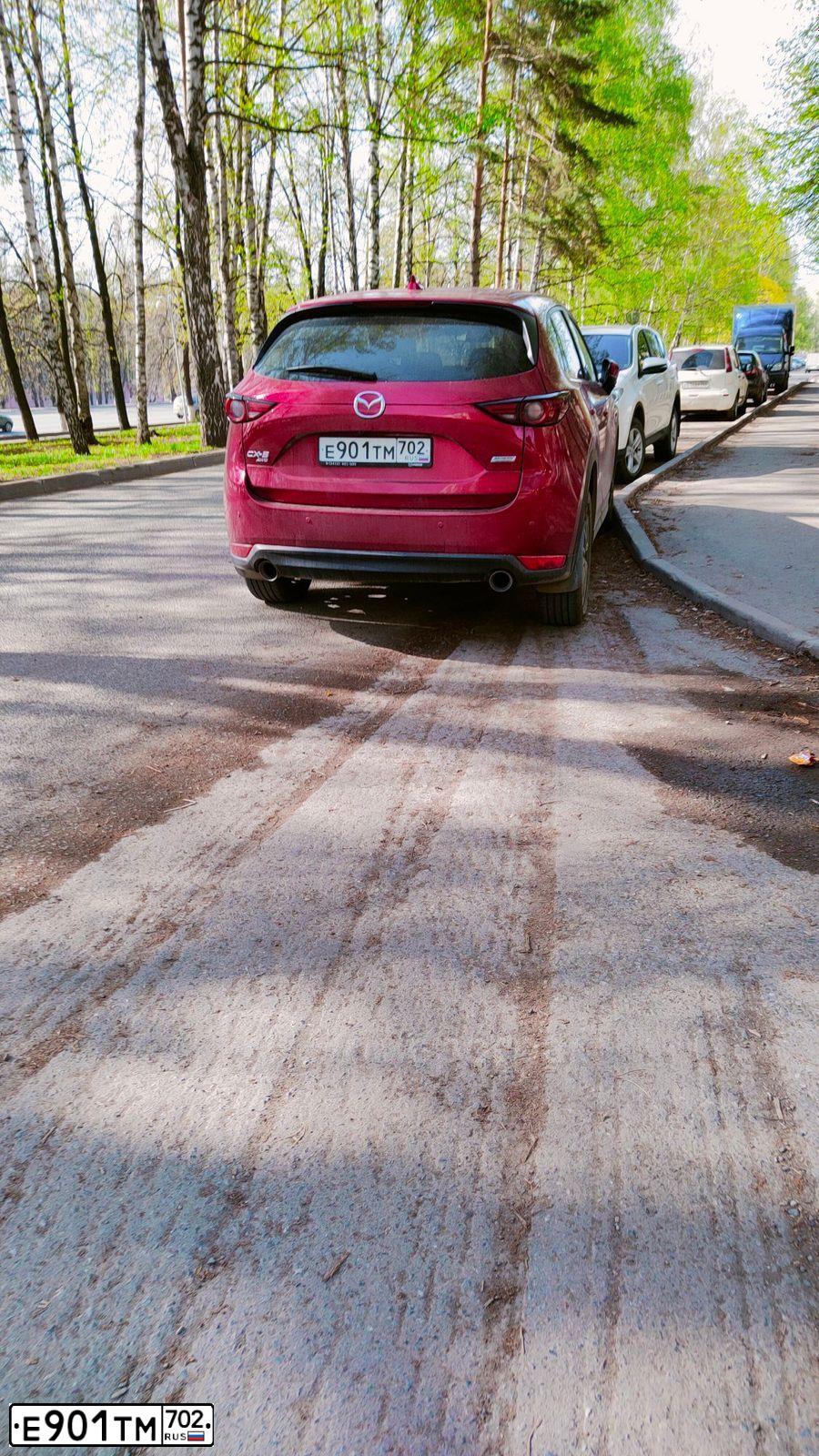 Фото автомобиля MAZDA CX-5, 2017 — госномер Е901ТМ702. Цвет: Красный