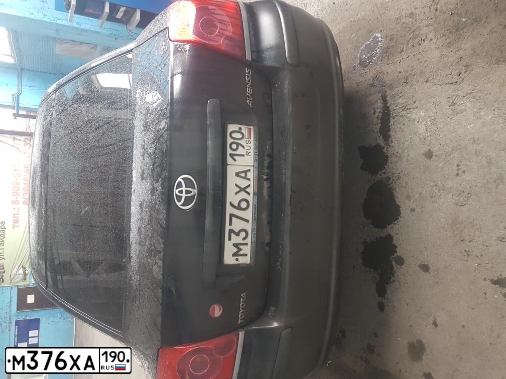 Фото автомобиля TOYOTA AVENSIS, 2006 — госномер М376ХА190. Цвет: ЧЕРНЫЙ