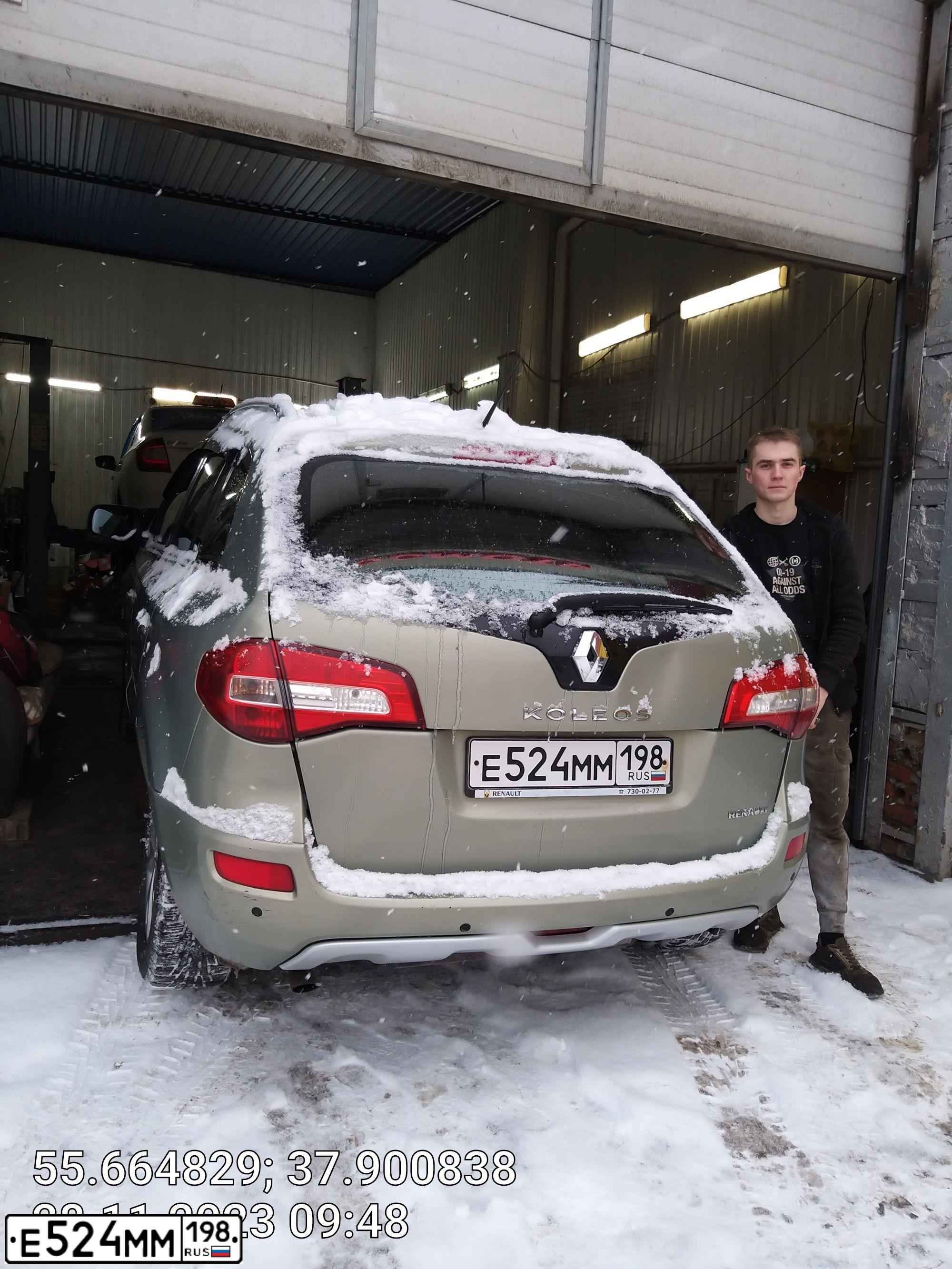 Фото автомобиля RENAULT KOLEOS, 2008 — госномер Е838УТ790. Цвет: ЗЕЛЕНЫЙ