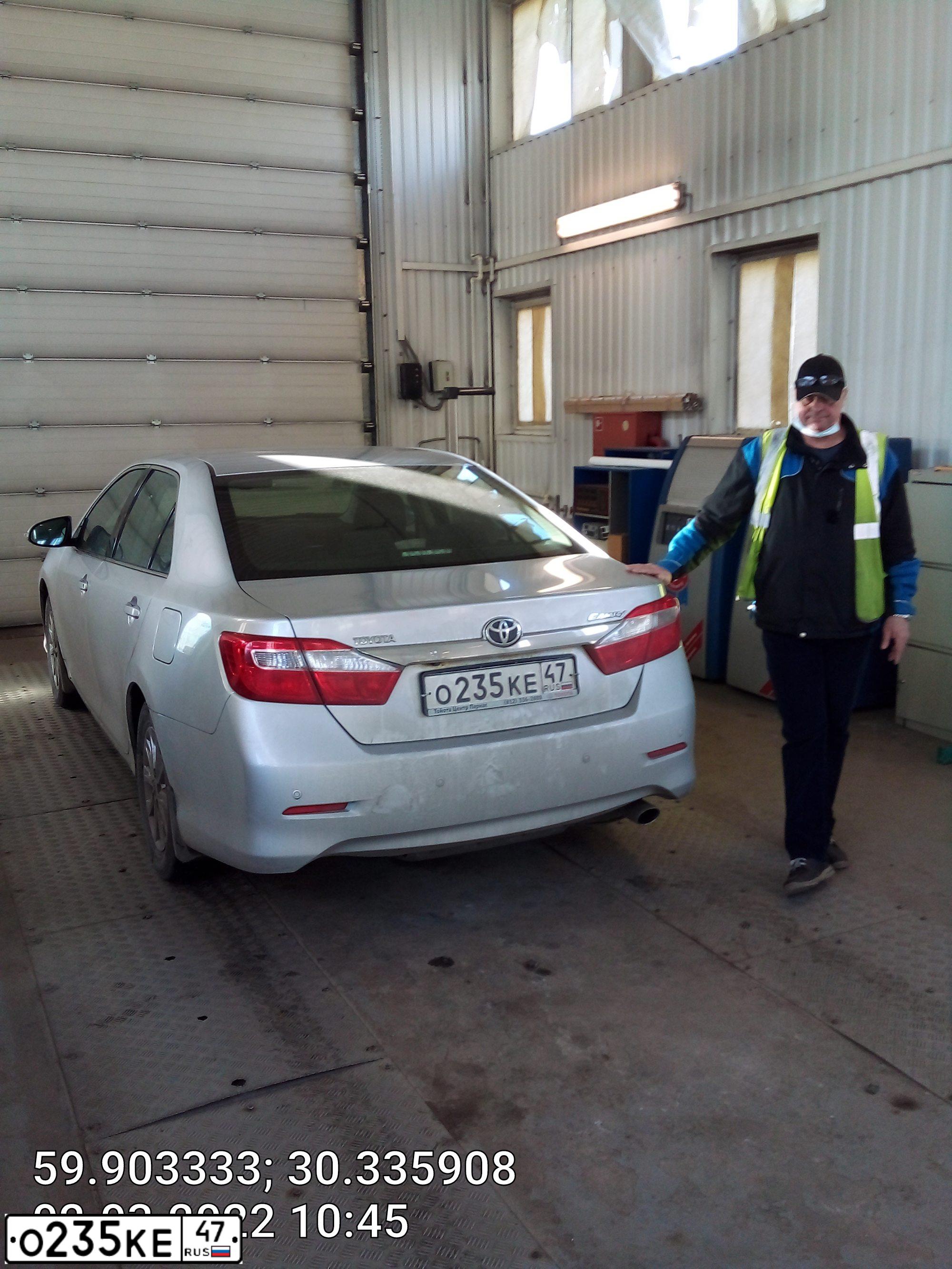 Фото автомобиля TOYOTA CAMRY, 2013 — госномер М319ОМ198. Цвет: СЕРЕБРИСТЫЙ МЕТАЛЛИК