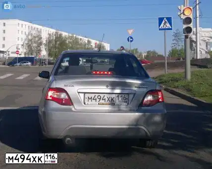 Фото автомобиля DAEWOO NEXIA, 2009 — госномер В392СР116. Цвет: Серебристый