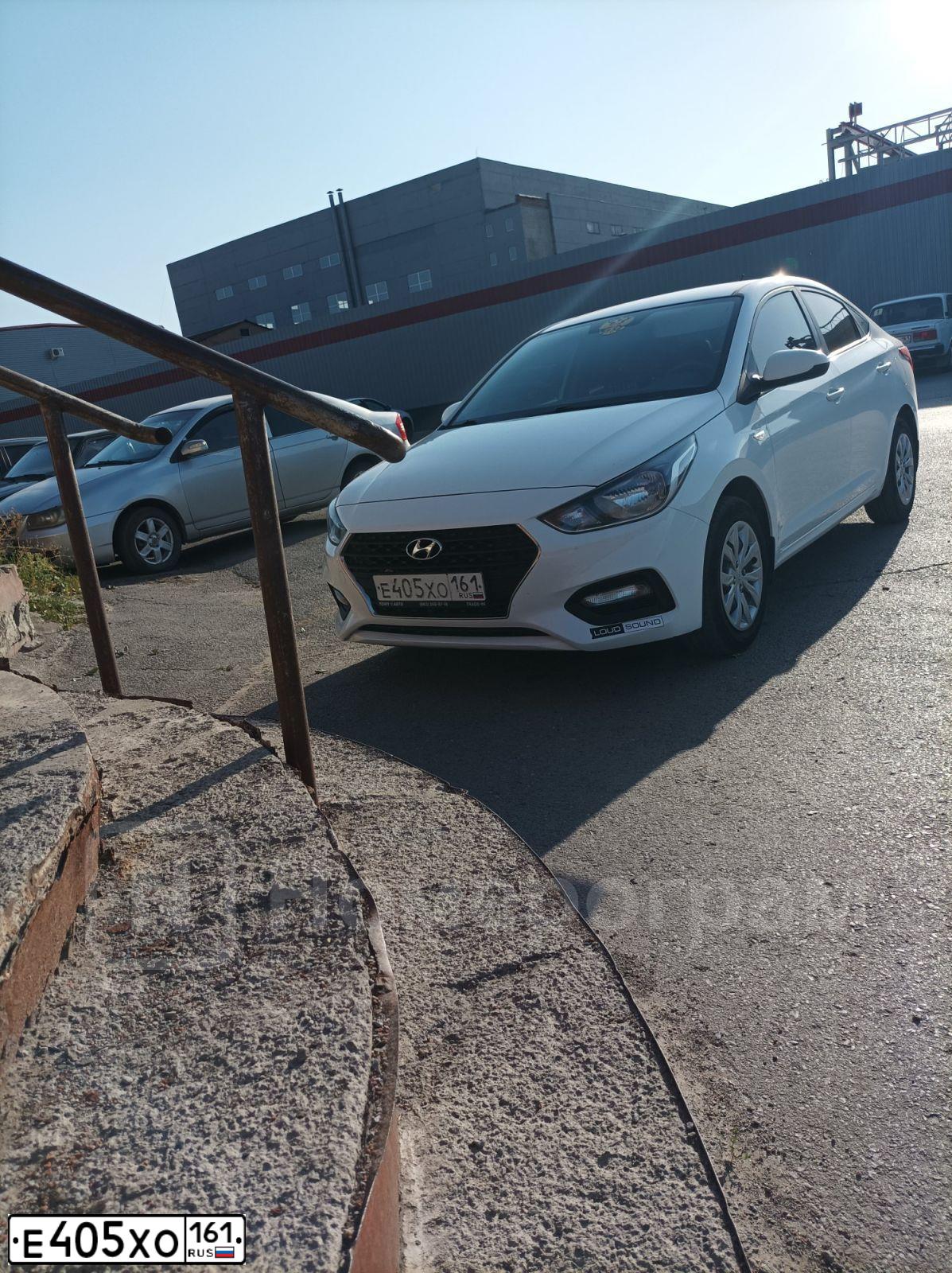 Фото автомобиля HYUNDAI SOLARIS, 2017 — госномер Р145КА761. Цвет: Белый