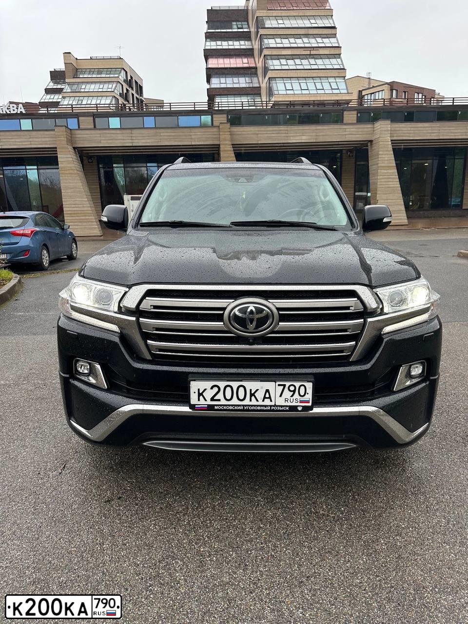 Фото автомобиля TOYOTA LAND CRUISER 200, 2016 — госномер Т767НЕ73. Цвет: ЧЕРНЫЙ
