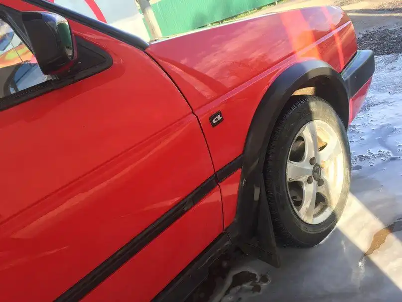 Фото автомобиля VOLKSWAGEN JETTA, 1990 — госномер О032ЕО60. Цвет: Красный