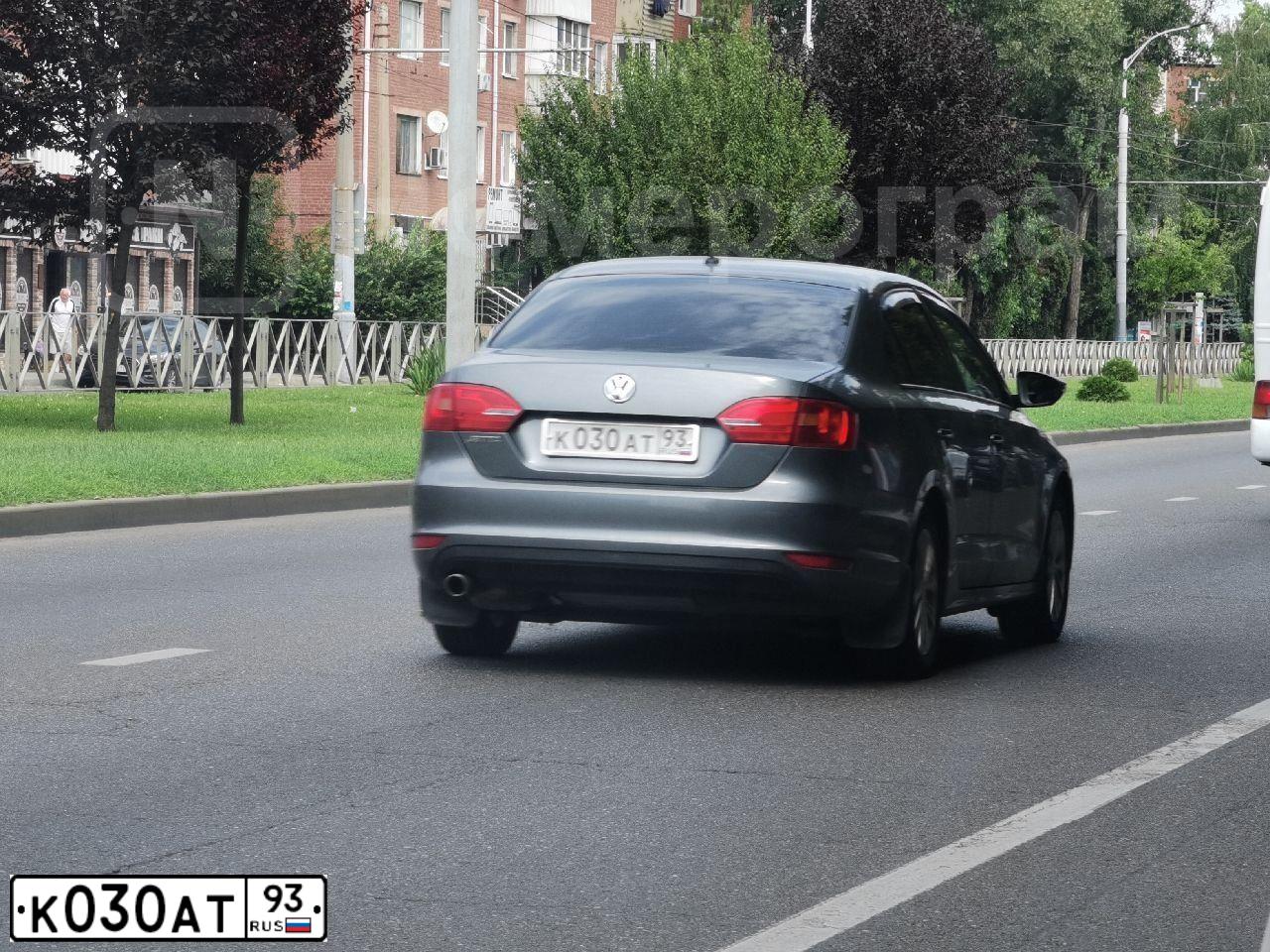 Фото автомобиля VOLKSWAGEN JETTA, 2012 — госномер Е103ХН790. Цвет: ТЕМНО-СЕРЫЙ