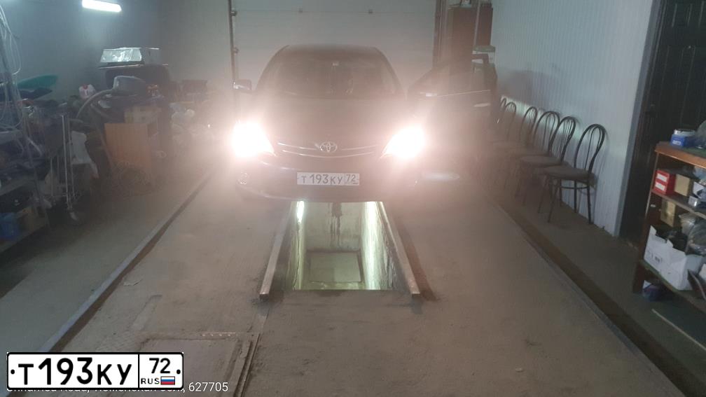 Фото автомобиля TOYOTA COROLLA, 2012 — госномер Т193КУ72. Цвет: СЕРЫЙ