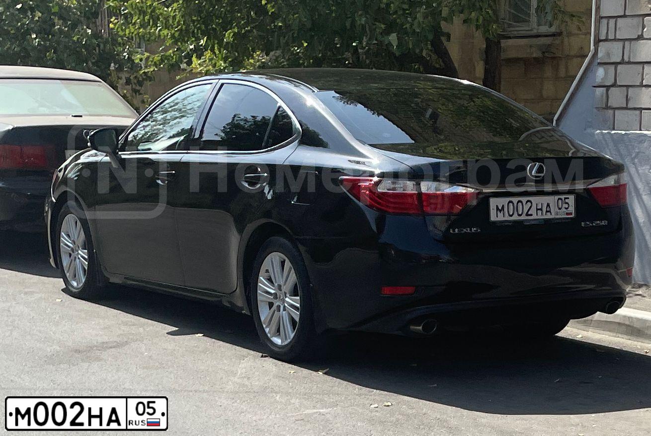 Фото автомобиля TOYOTA CAMRY, 2013 — госномер М002НА05. Цвет: ЧЕРНЫЙ МЕТАЛЛИК