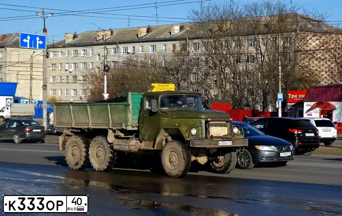 Фото автомобиля KAMAZ 55111 /6X4/, 1983 — госномер К333ОР40. Цвет: Красный
