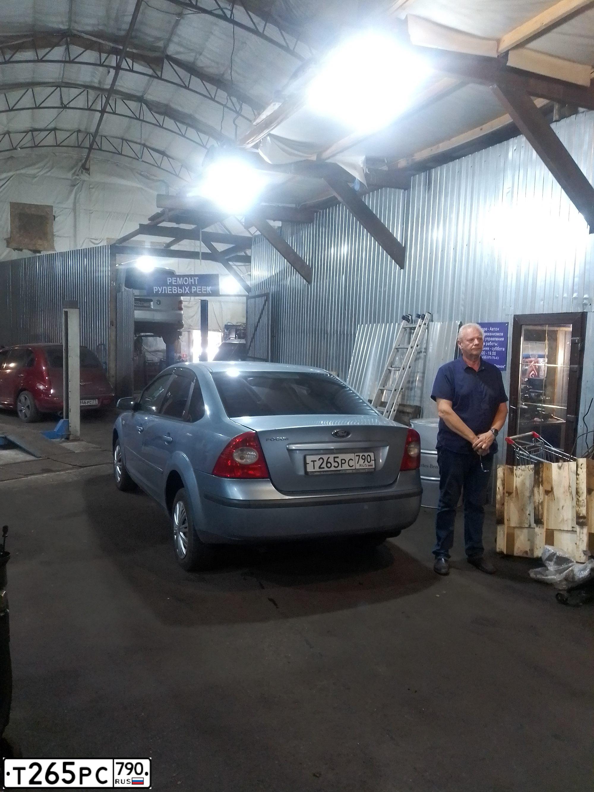 Фото автомобиля FORD FOCUS, 2005 — госномер У732КО31. Цвет: Светло-Серо-Голубой