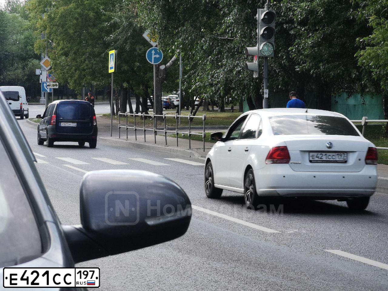 Фото автомобиля VOLKSWAGEN POLO, 2011 — госномер К491ЕТ702. Цвет: Белый