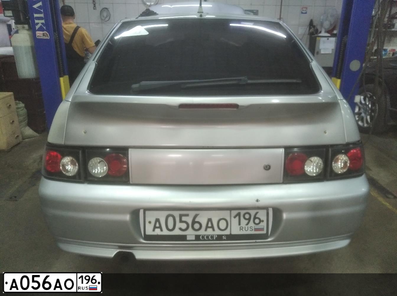 Фото автомобиля LADA 2112, 2002 — госномер А056АО196. Цвет: СВЕТЛО-СЕРЫЙ