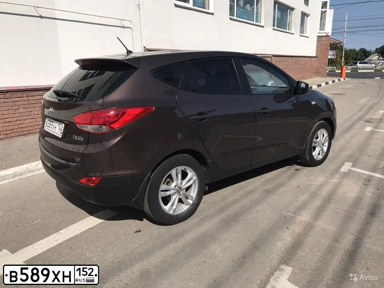 Фото автомобиля HYUNDAI IX35, 2010 — госномер У250НТ152. Цвет: Коричневый