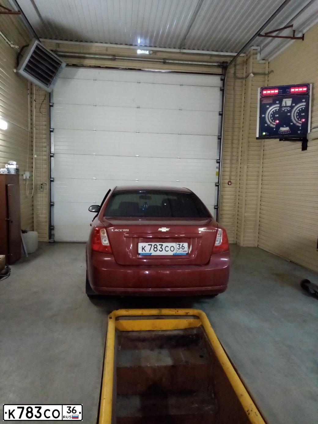 Фото автомобиля CHEVROLET LACETTI, 2008 — госномер К273ЕА181. Цвет: Красный