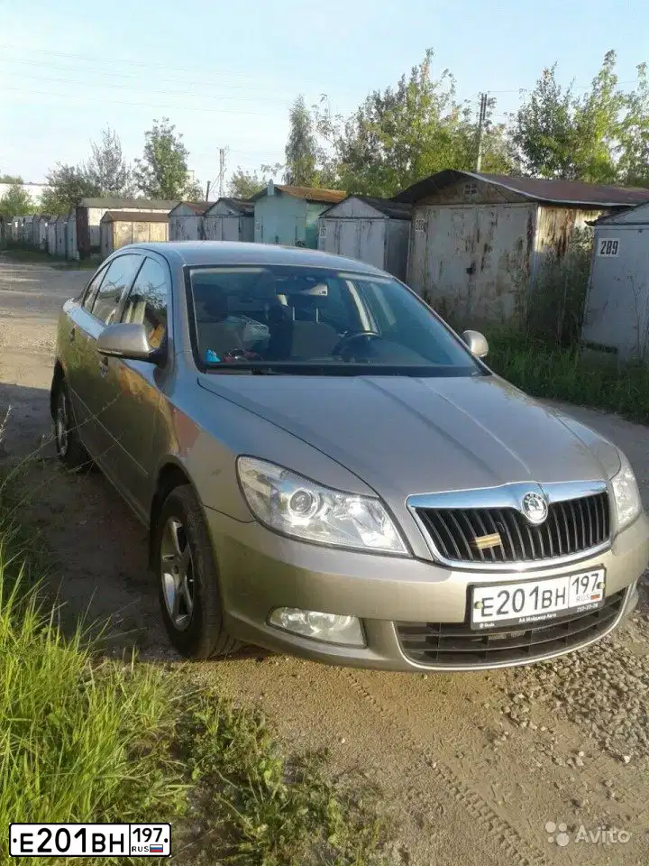 Фото автомобиля SKODA OCTAVIA, 2009 — госномер К929ВЕ180. Цвет: СЕРЫЙ