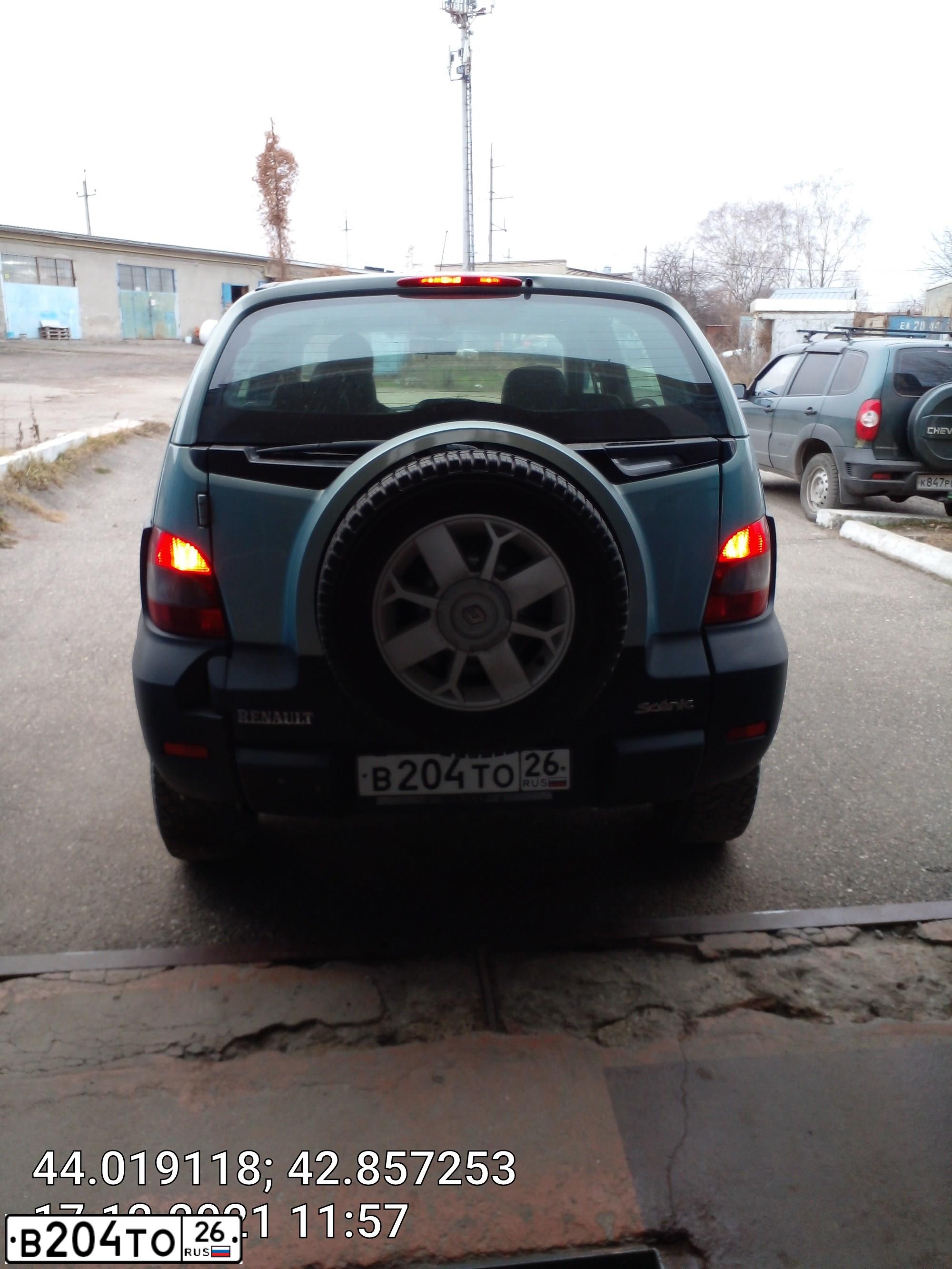 Фото автомобиля RENAULT MEGANE /GRAND/ SCENIC, 2001 — госномер В204ТО26. Цвет: СВЕТЛО-ГОЛУБОЙ