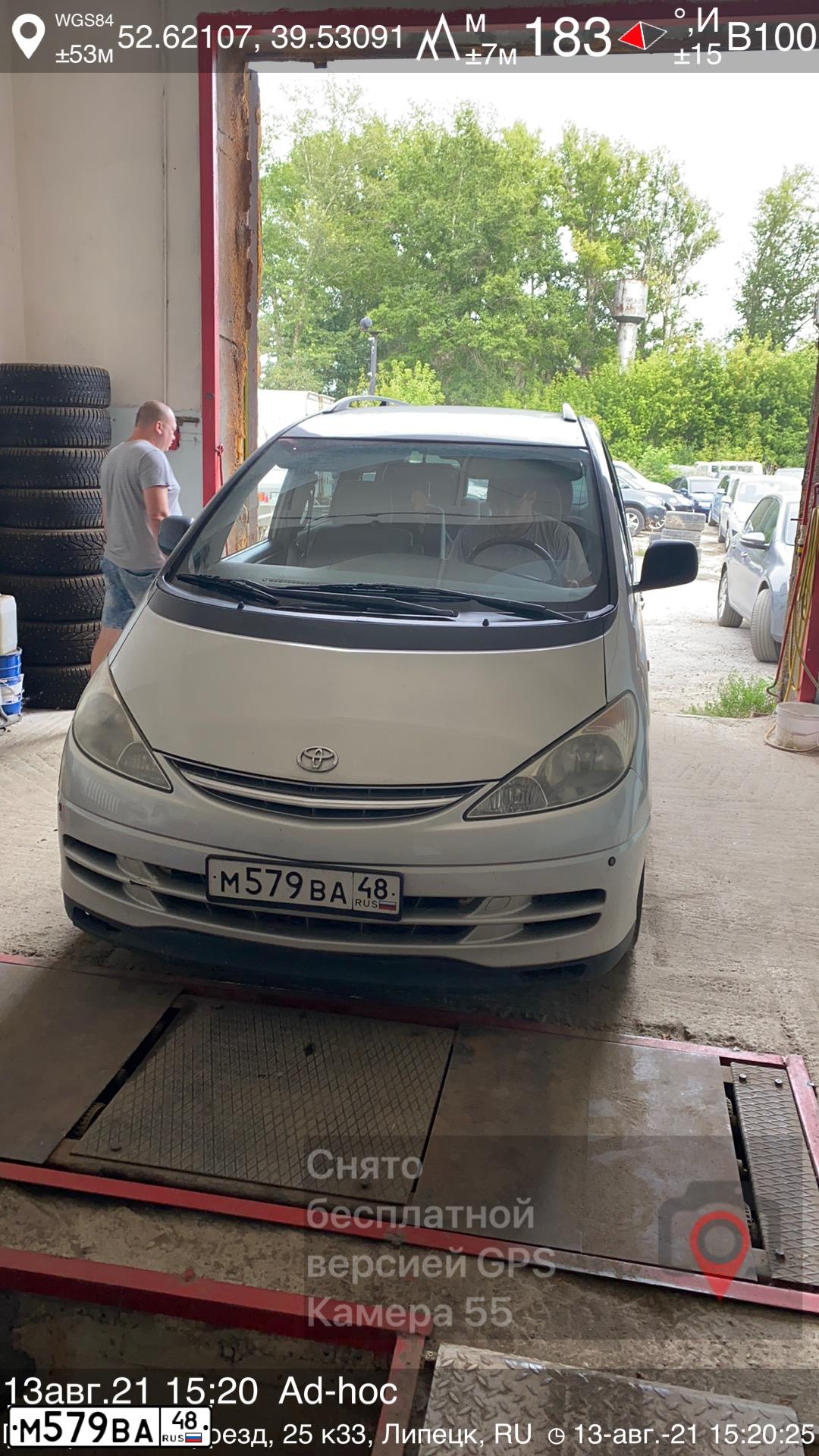 Фото автомобиля TOYOTA PREVIA, 2001 — госномер М579ВА48. Цвет: СЕРЕБРИСТЫЙ