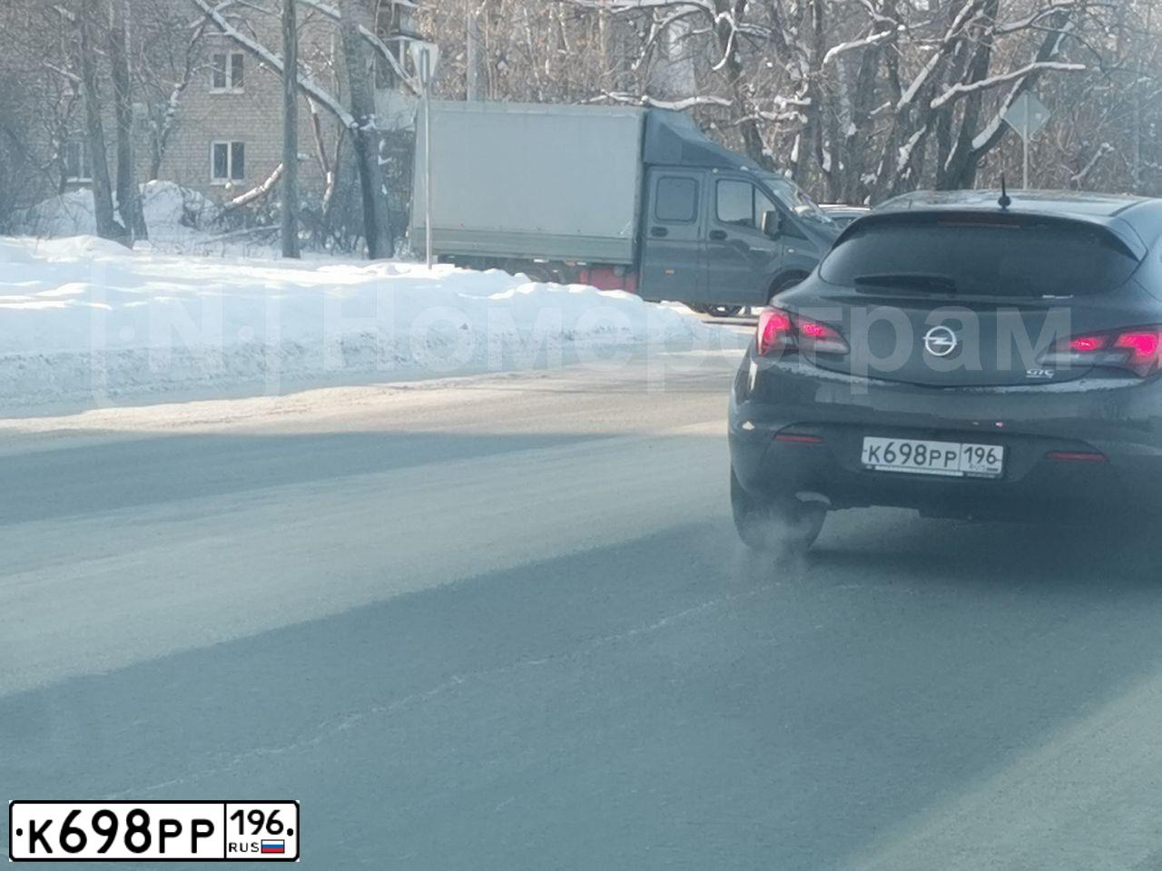 Фото автомобиля OPEL ASTRA, 2014 — госномер Е698АА702. Цвет: СЕРЫЙ