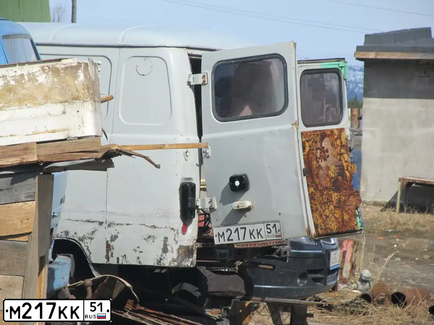 Фото автомобиля UAZ 3909, 1996 — госномер А551РС51. Цвет: БЕЛАЯ НОЧЬ