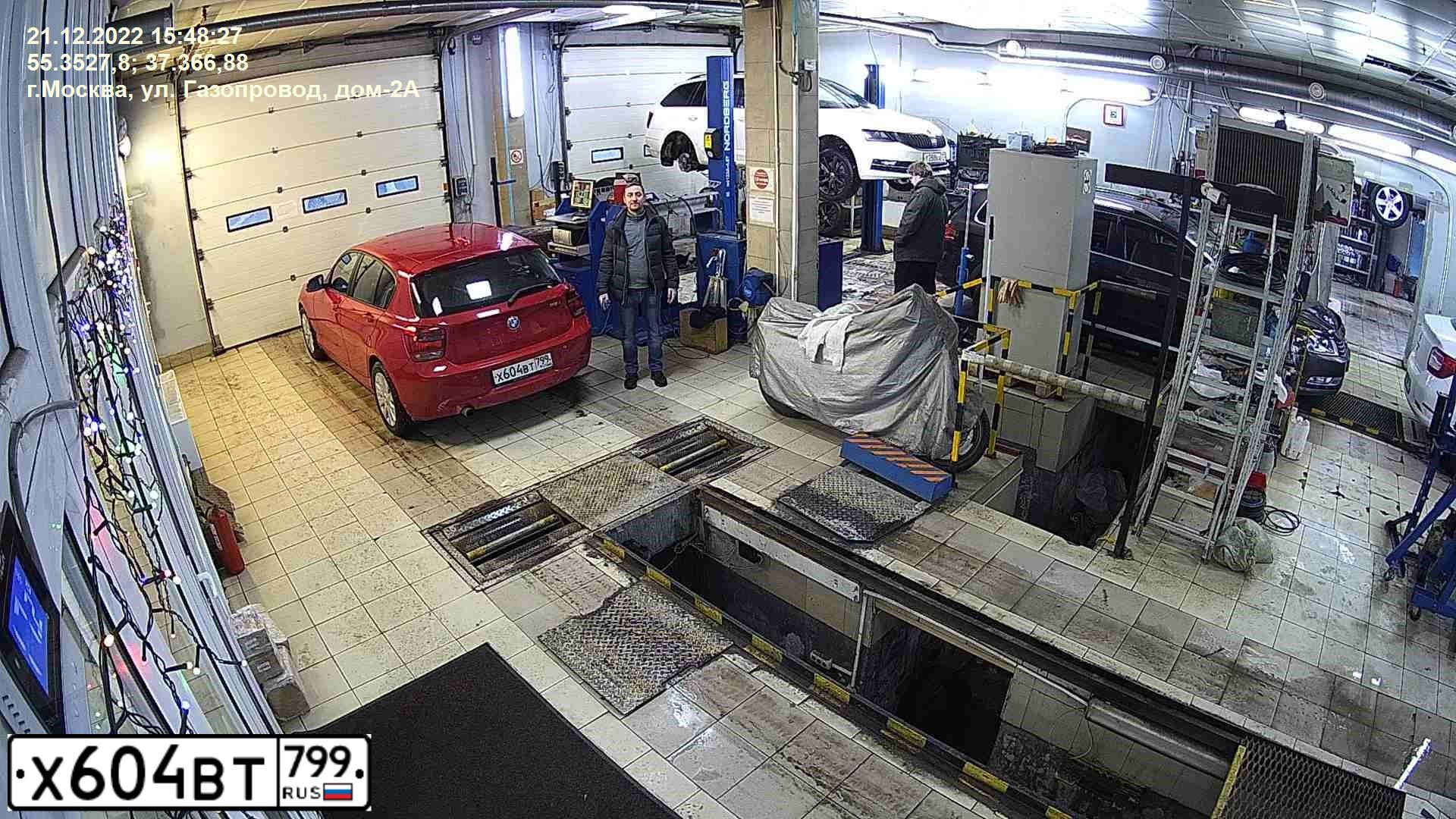 Фото автомобиля BMW SERIE 1, 2013 — госномер Х604ВТ799. Цвет: Красный