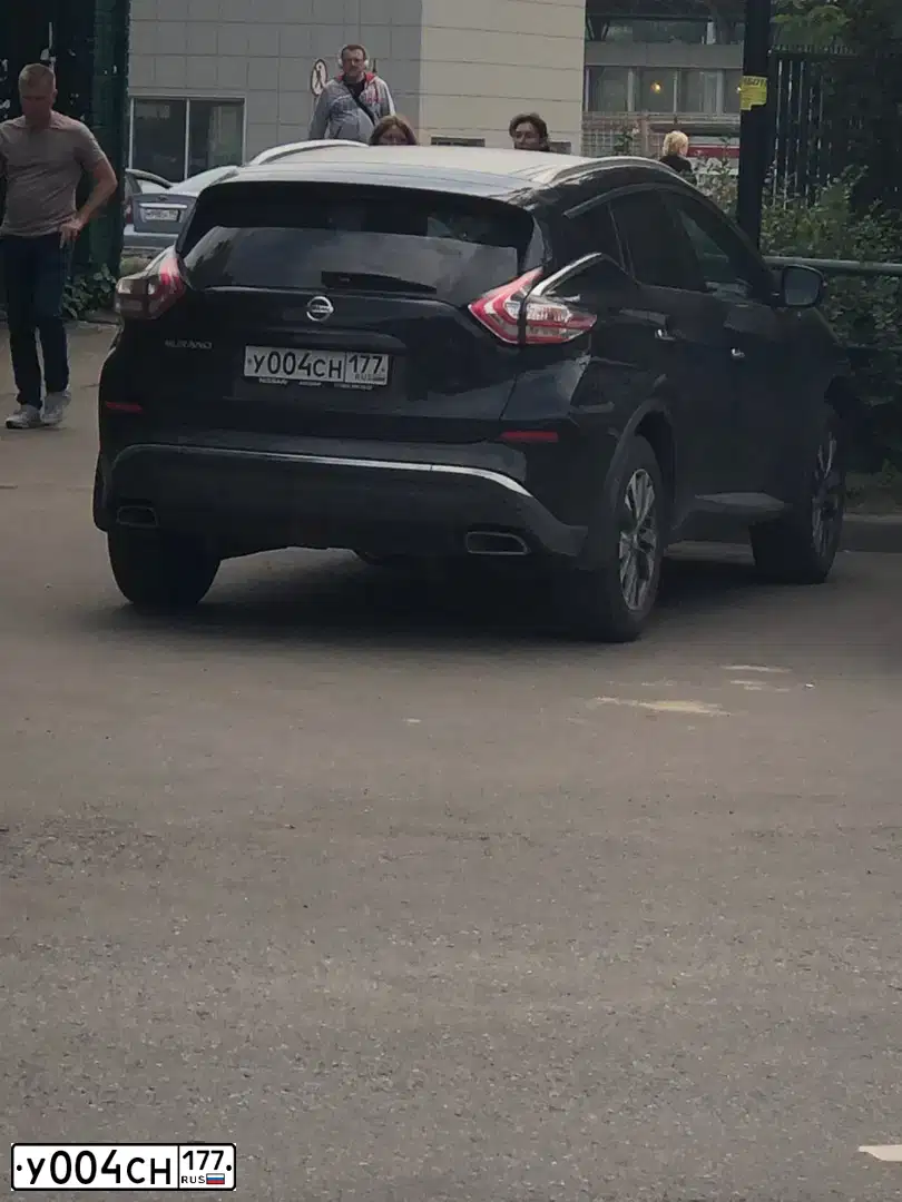 Фото автомобиля NISSAN MURANO, 2018 — госномер У004СН177. Цвет: ЧЕРНЫЙ
