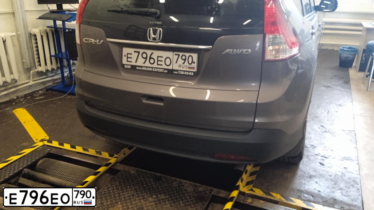 Фото автомобиля HONDA CR-V, 2014 — госномер Е796ЕО790. Цвет: Коричневый