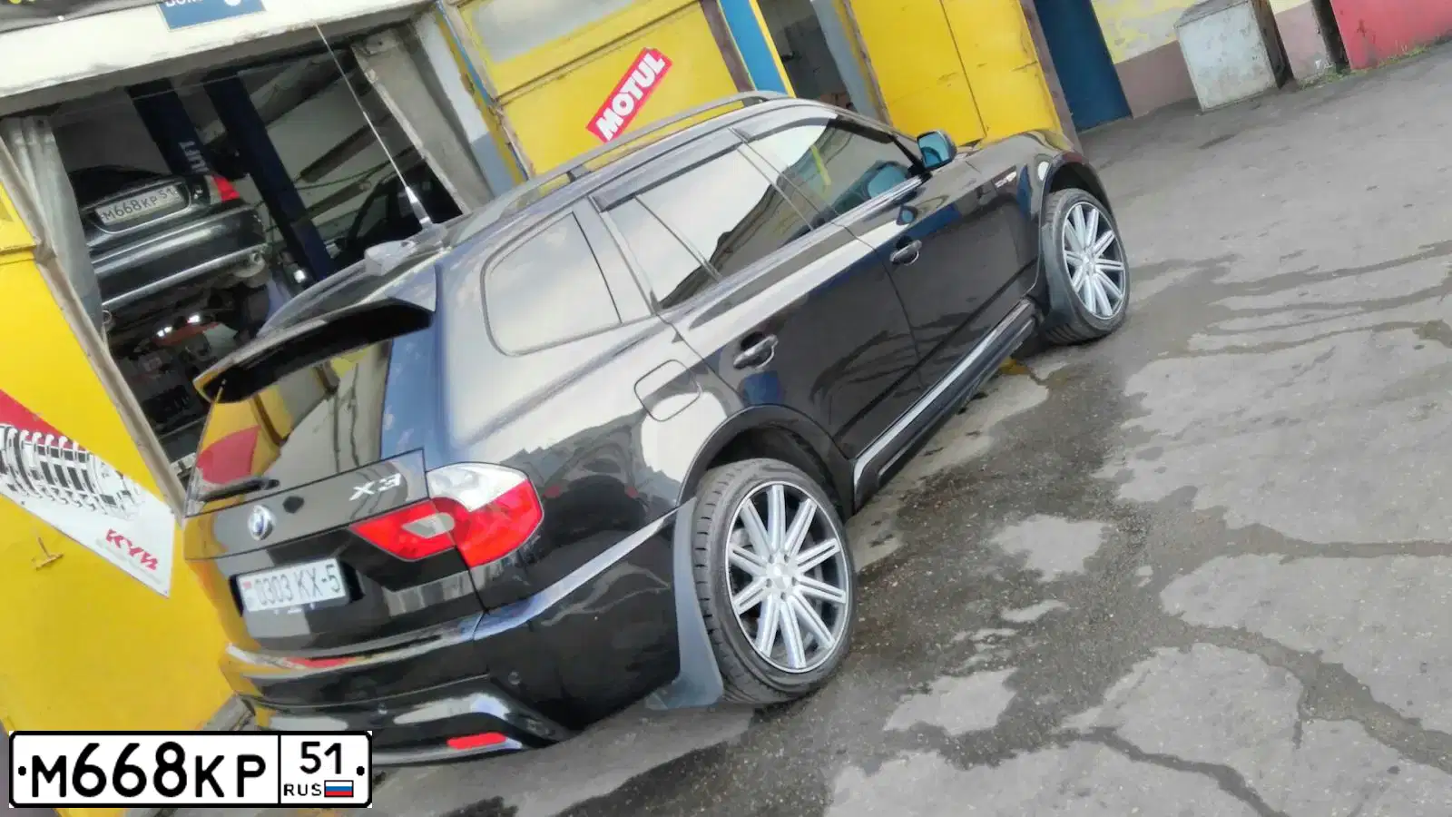Фото автомобиля РОВЕР ROVER 75, 2003 — госномер М077СЕ198. Цвет: ЧЕРНЫЙ