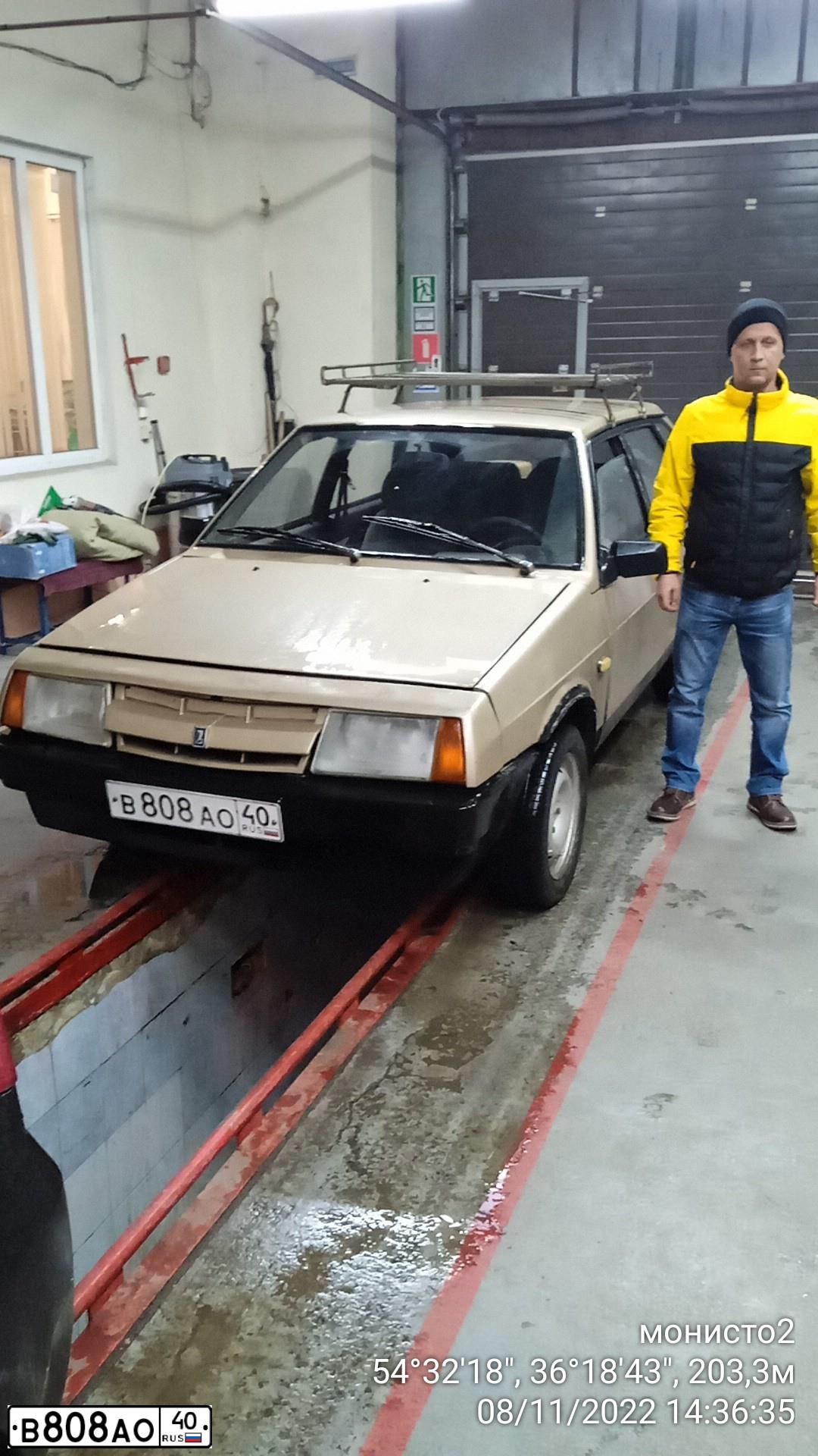 Фото автомобиля LADA 2109 SAMARA, 1989 — госномер Р305ЕМ40. Цвет: БЕЖЕВЫЙ