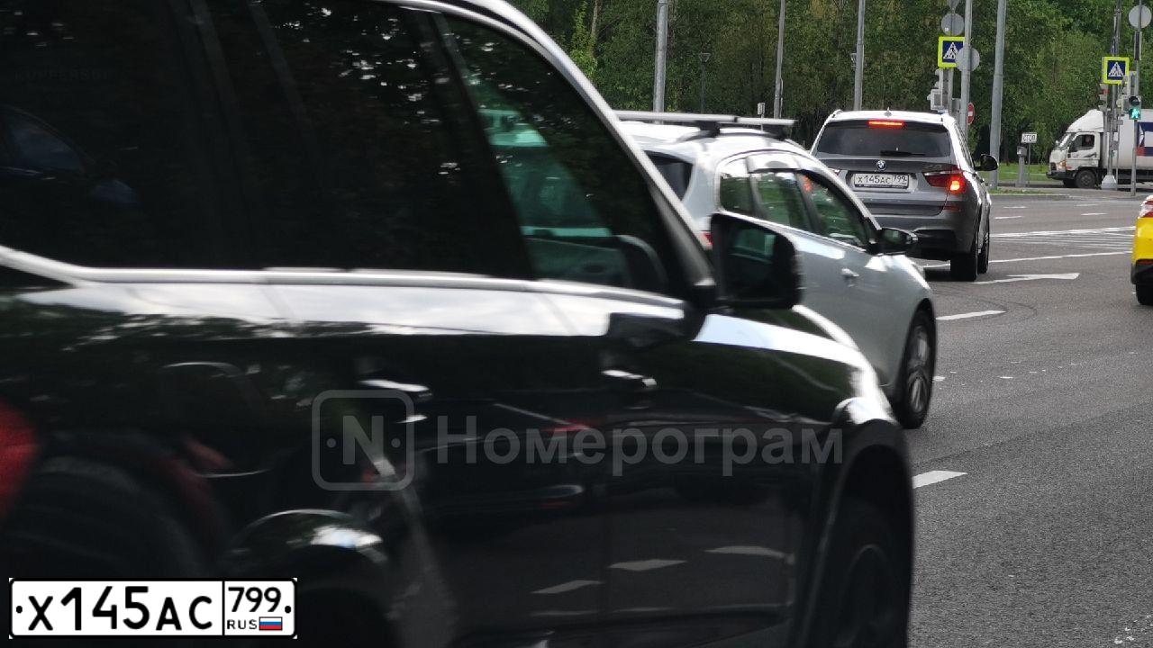 Фото автомобиля BMW X3, 2017 — госномер Х145АС799. Цвет: Серый