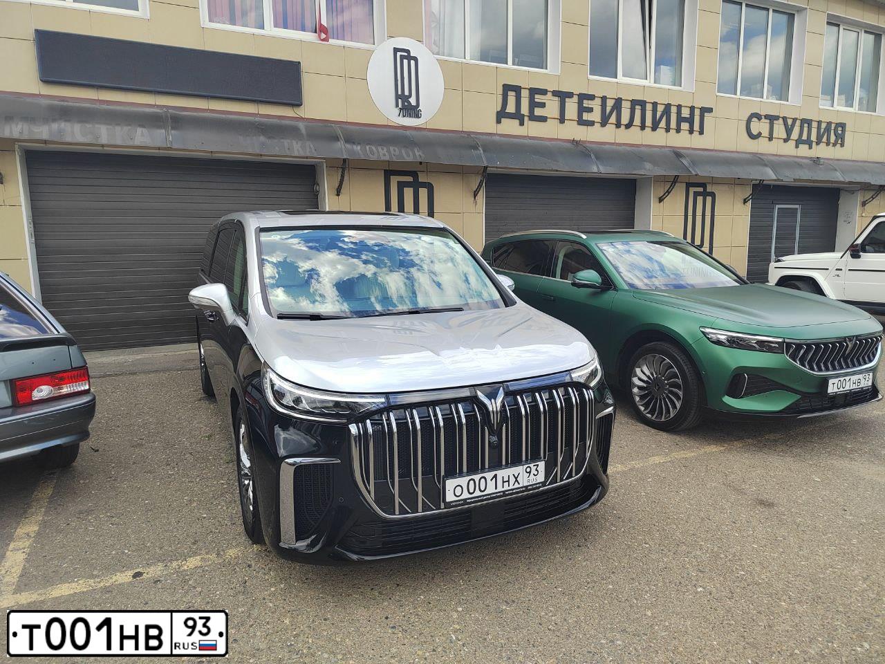 Фото автомобиля BMW X6M, 2016 — госномер Х413УН55. Цвет: Белый
