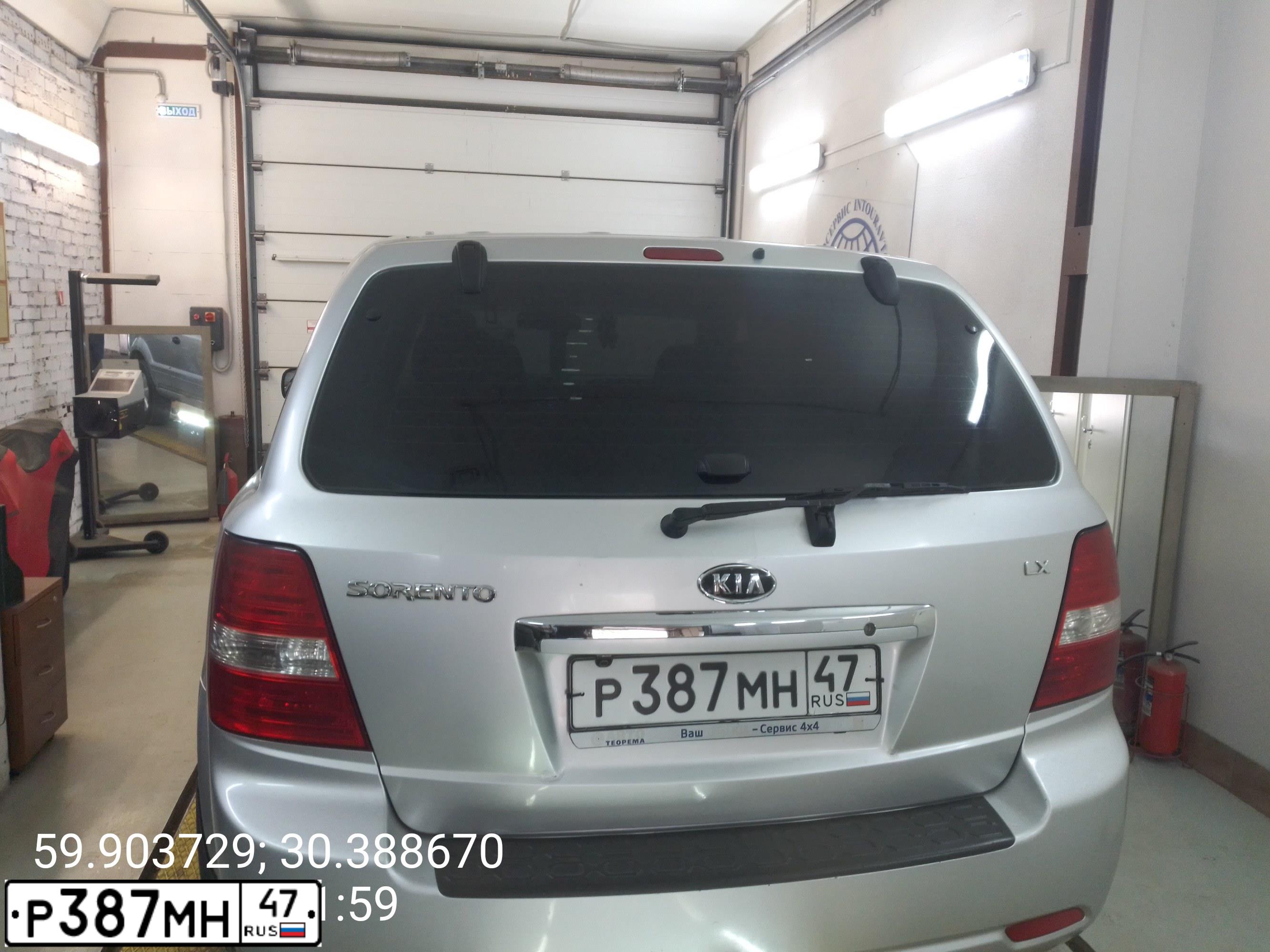 Фото автомобиля KIA SORENTO, 2008 — госномер Р387МН47. Цвет: Серебристый