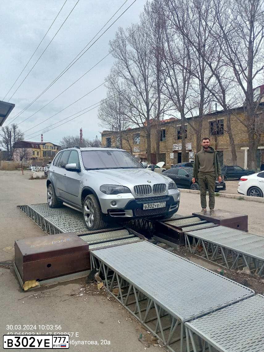 Фото автомобиля BMW X5, 2008 — госномер М448ММ178. Цвет: СЕРЕБРИСТЫЙ
