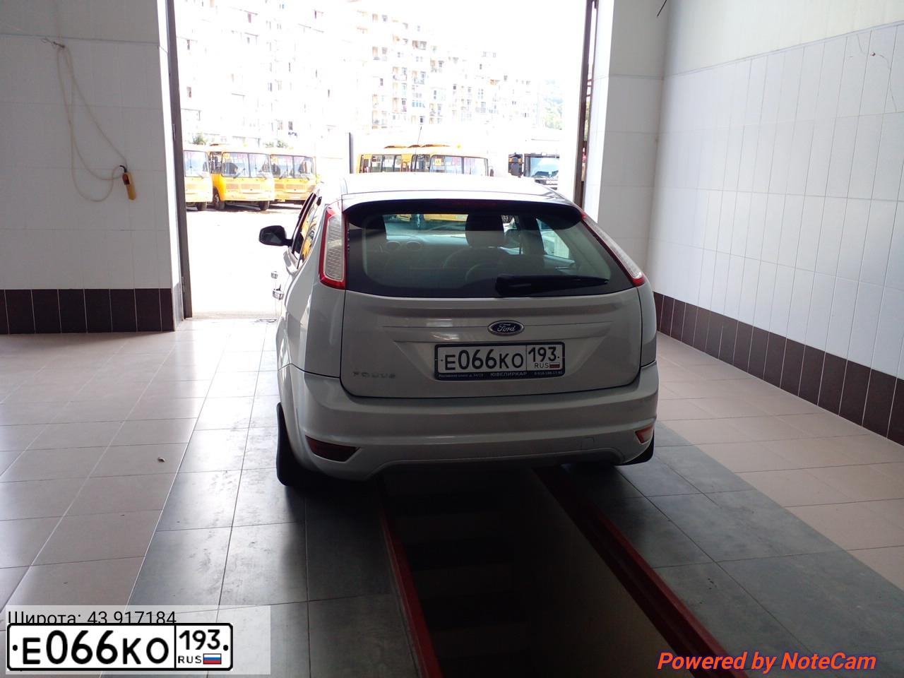 Фото автомобиля FORD FOCUS, 2010 — госномер Е066КО193. Цвет: СЕРЕБРИСТЫЙ