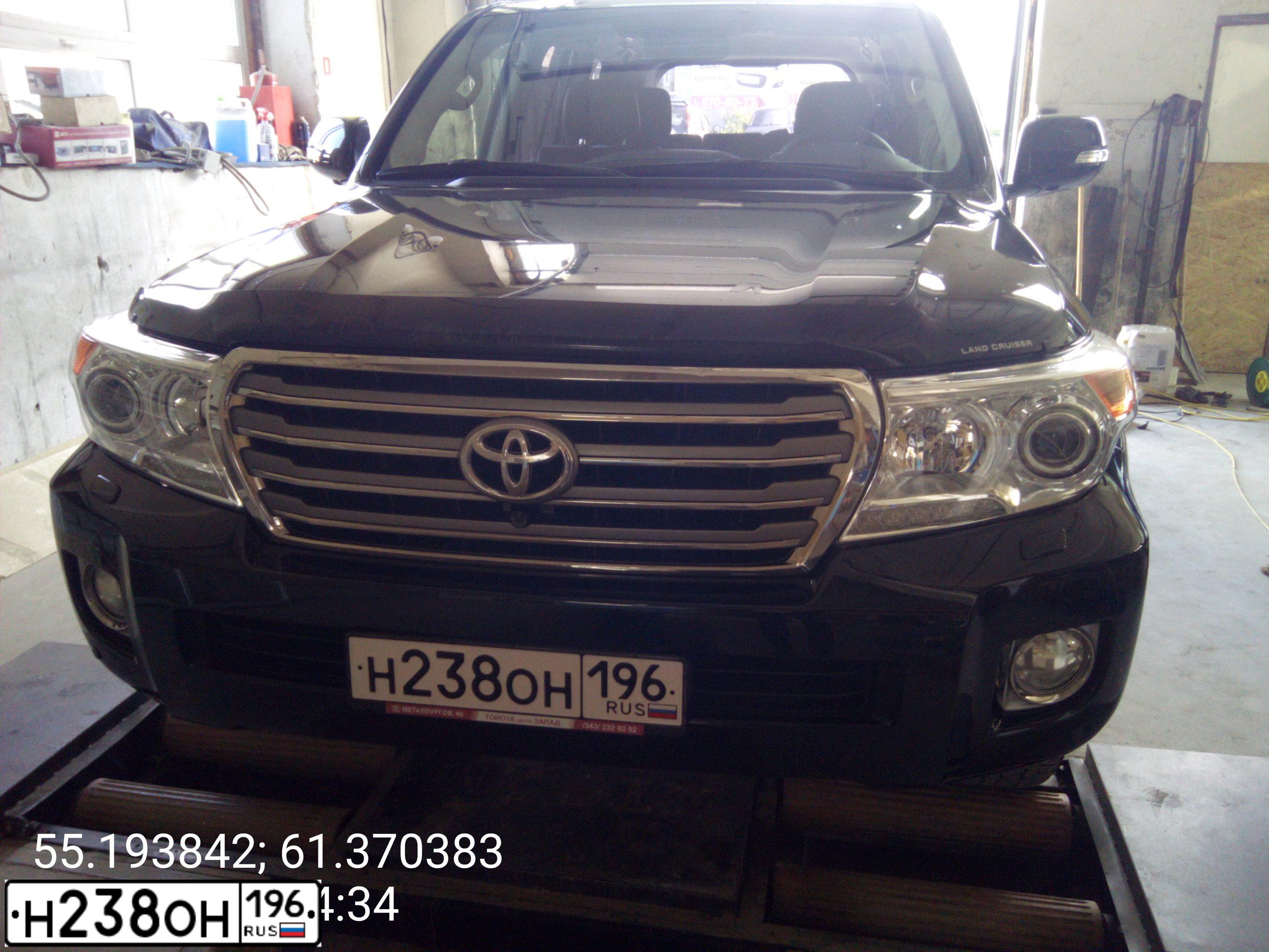 Фото автомобиля TOYOTA LANDCRUISER 200, 2012 — госномер М917ВЕ774. Цвет: ЧЕРНЫЙ