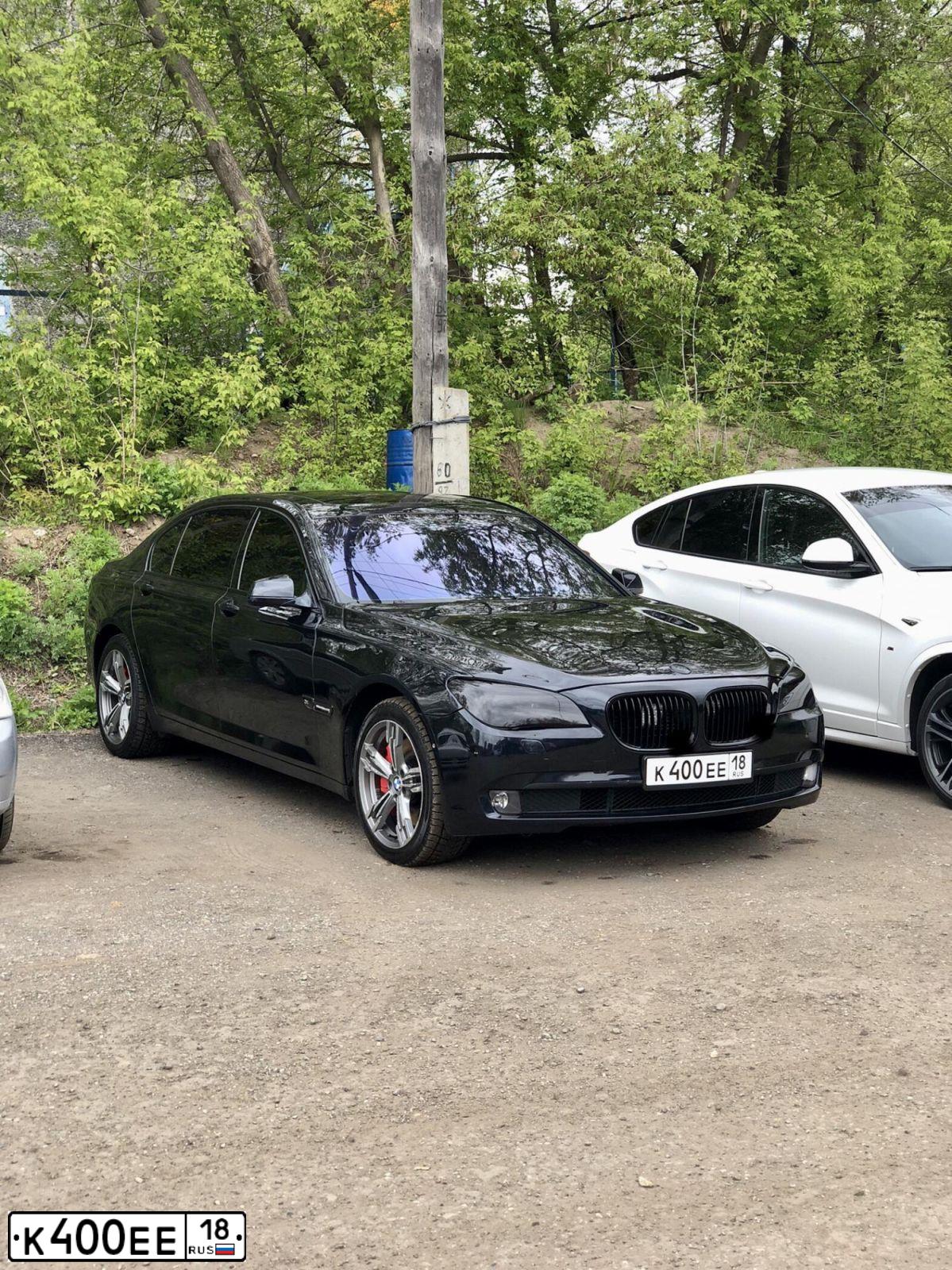 Фото автомобиля LADA VESTA, 2018 — госномер М215КТ18. Цвет: Белый