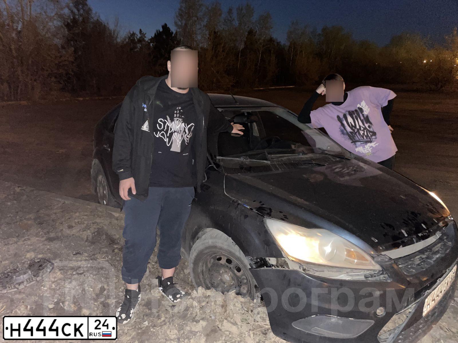 Фото автомобиля FORD FOCUS, 2010 — госномер Н444СК24. Цвет: СЕРЫЙ