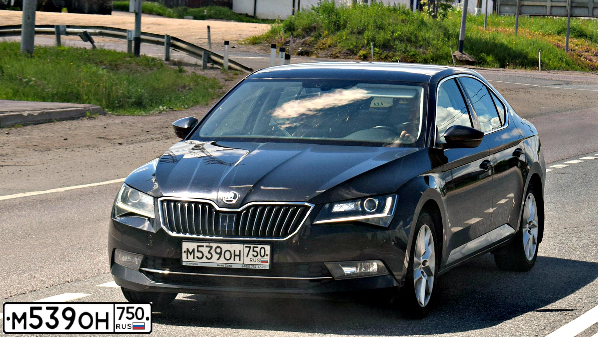 Фото автомобиля SKODA SUPERB, 2017 — госномер К231ВУ156. Цвет: ЧЕРНЫЙ