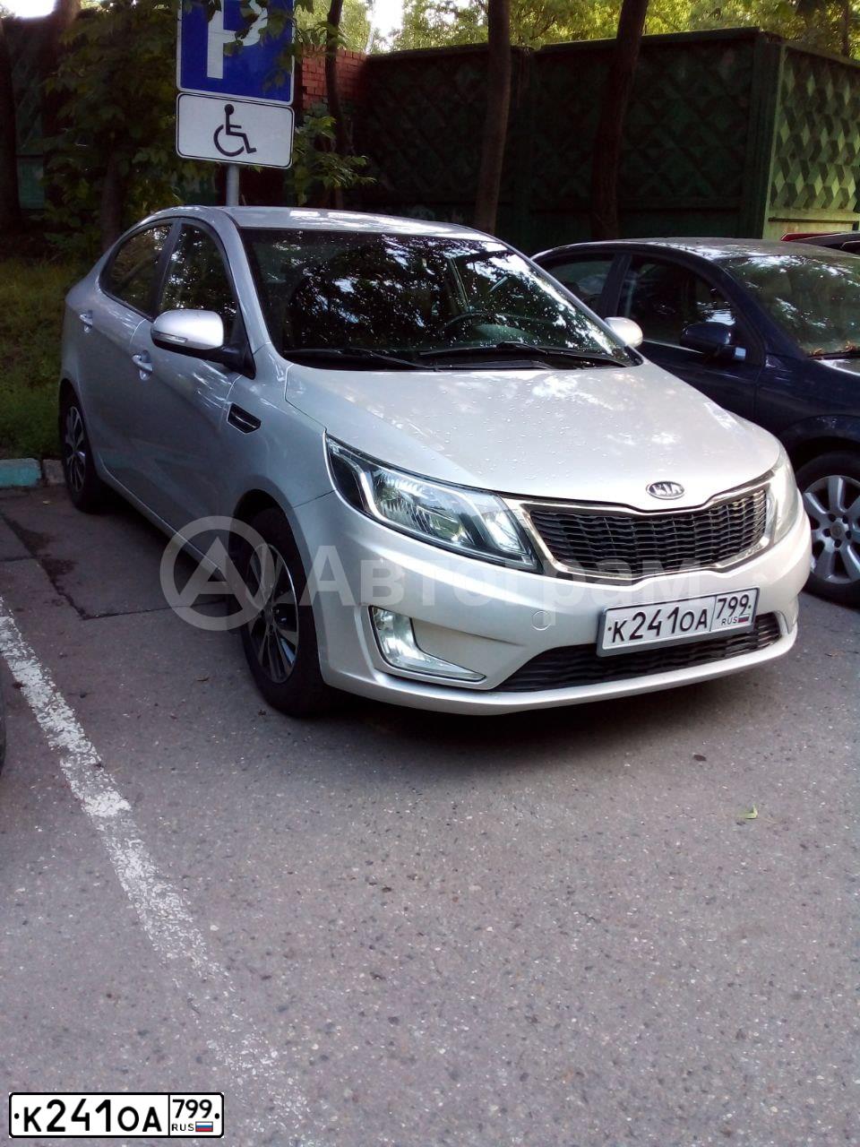 Фото автомобиля KIA RIO, 2012 — госномер К241ОА799. Цвет: СЕРЕБРИСТЫЙ