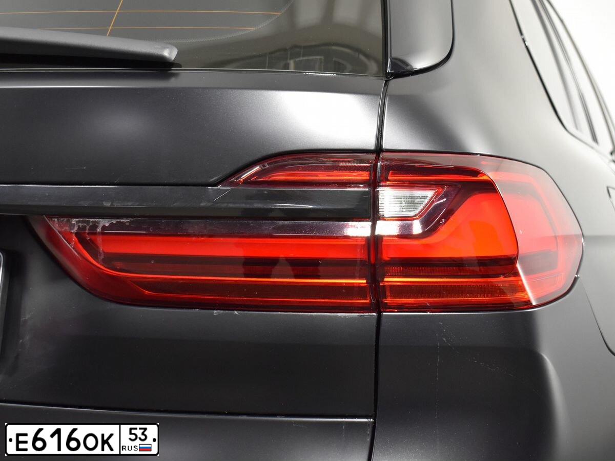 Фото автомобиля BMW X7 XDRIVE30D, 2020 — госномер М222НС198. Цвет: ЧЕРНЫЙ