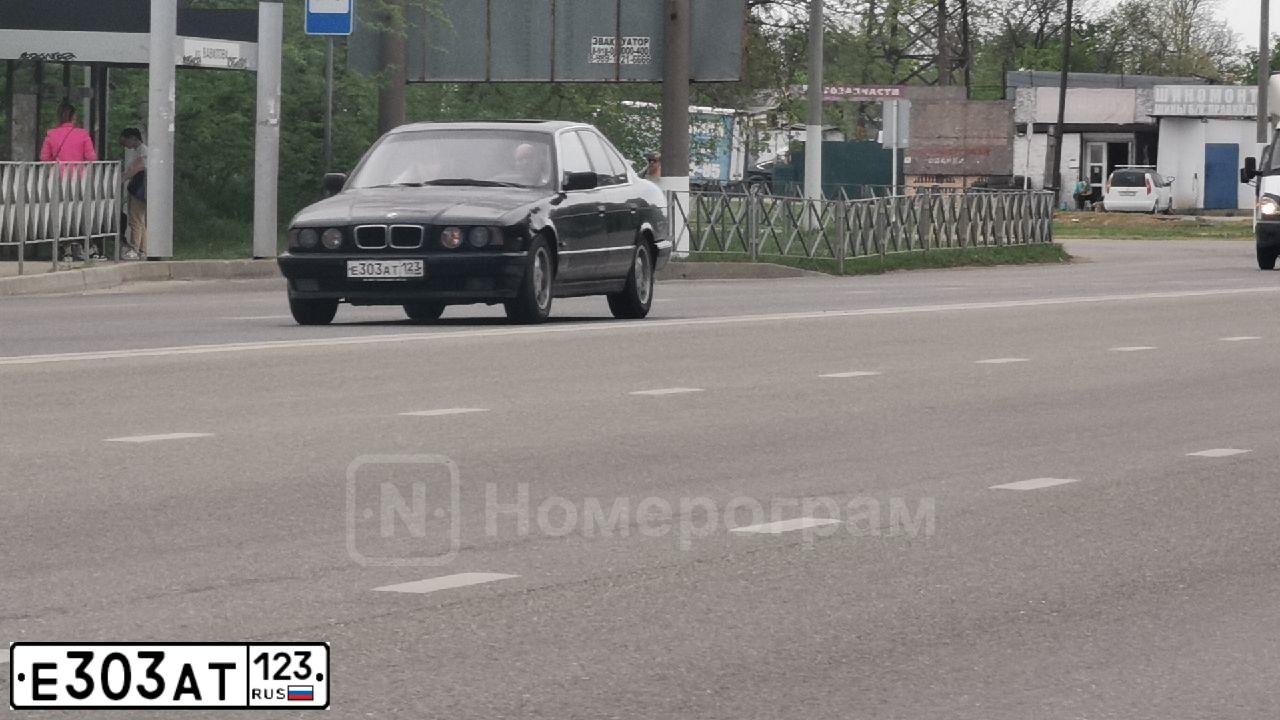 Фото автомобиля FORD D FOCUS, 2011 — госномер Е303АТ123. Цвет: Серебристый