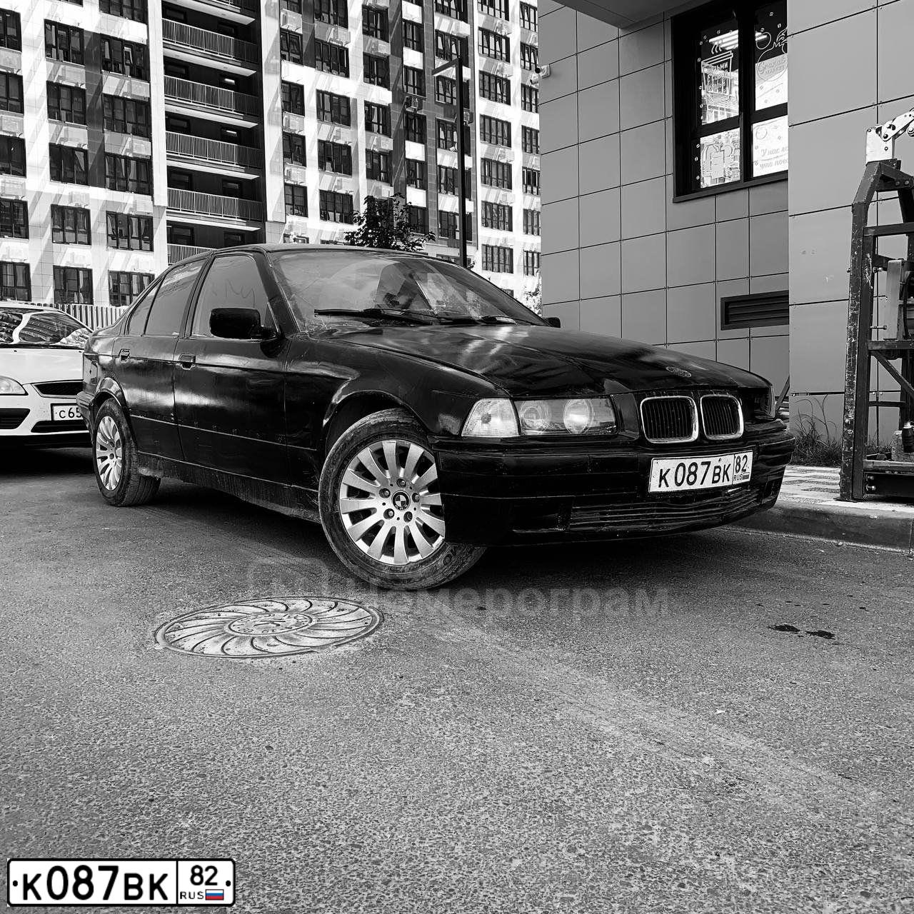 Фото автомобиля BMW SERIE 3, 1992 — госномер М252ММ43. Цвет: Серебристый