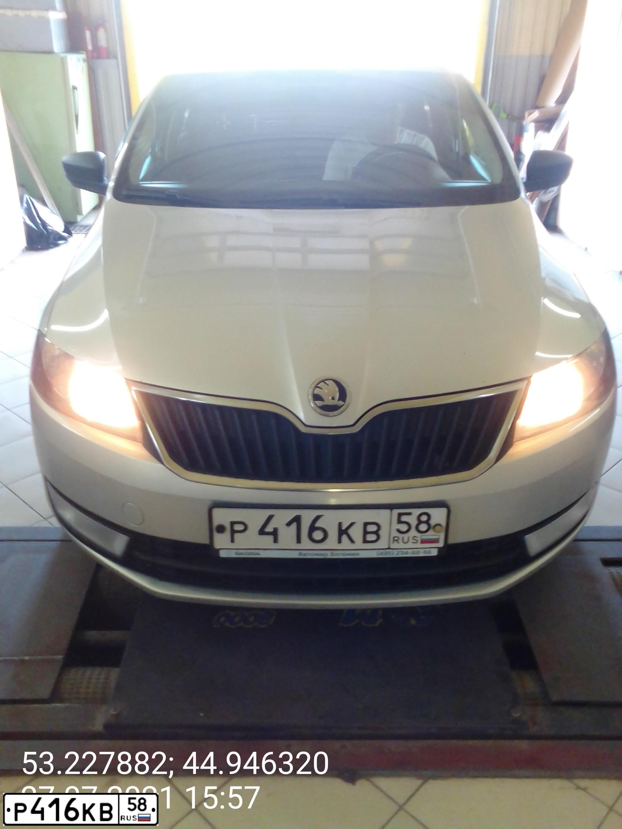 Фото автомобиля SKODA RAPID, 2016 — госномер Р416КВ58. Цвет: СЕРЕБРИСТО-ЖЕЛТЫЙ