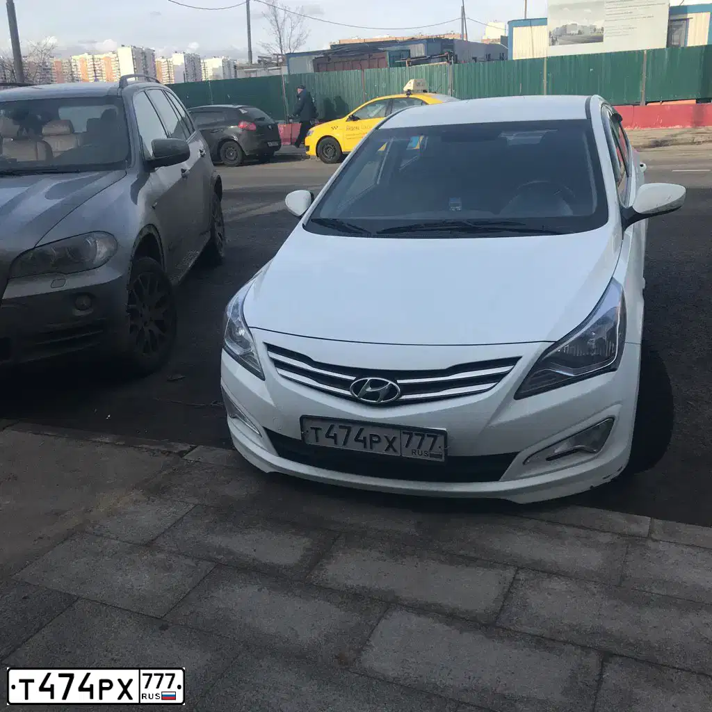 Фото автомобиля HYUNDAI SOLARIS, 2015 — госномер А624ЕО977. Цвет: Белый