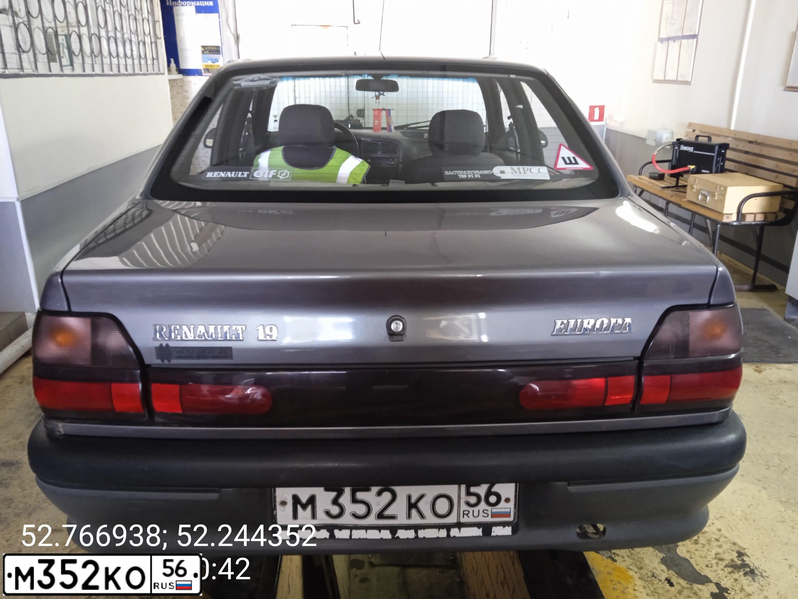 Фото автомобиля RENAULT 19, 2000 — госномер В756АТ156. Цвет: БЕЛЫЙ ТЕМНО-СЕРЫЙ