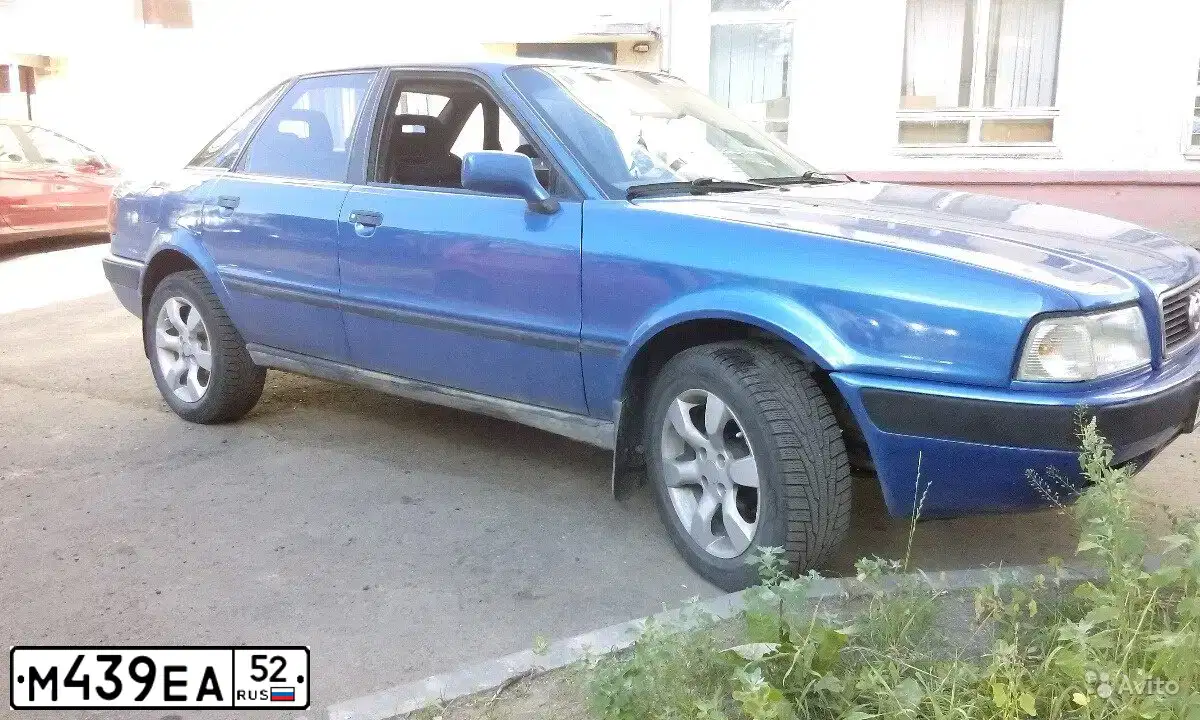 Фото автомобиля AUDI 80, 1992 — госномер М439ЕА52. Цвет: Темно-синий