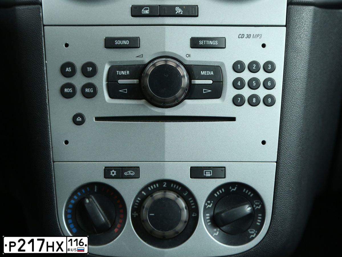 Фото автомобиля OPEL CORSA, 2012 — госномер С359СМ716. Цвет: Белый
