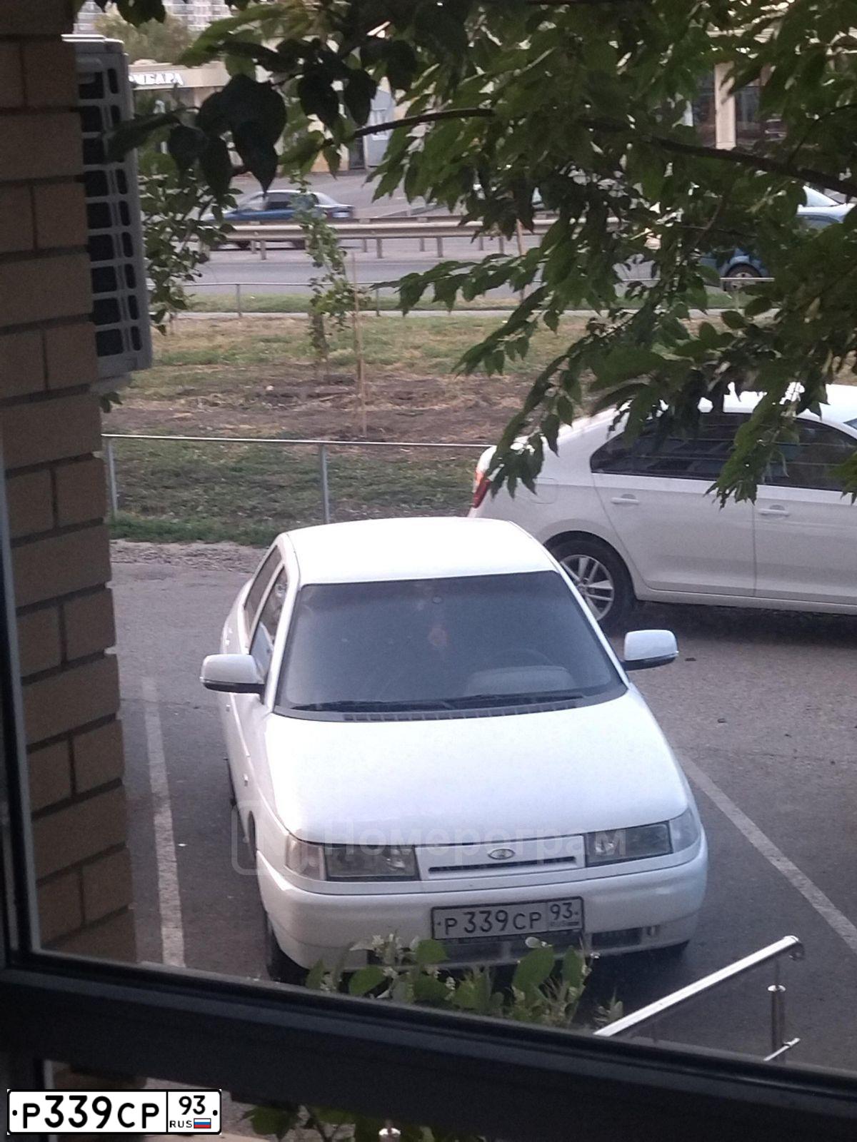Фото автомобиля LADA 2110 LADA, 2000 — госномер Р339СР93. Цвет: ЯРКО-БЕЛЫЙ