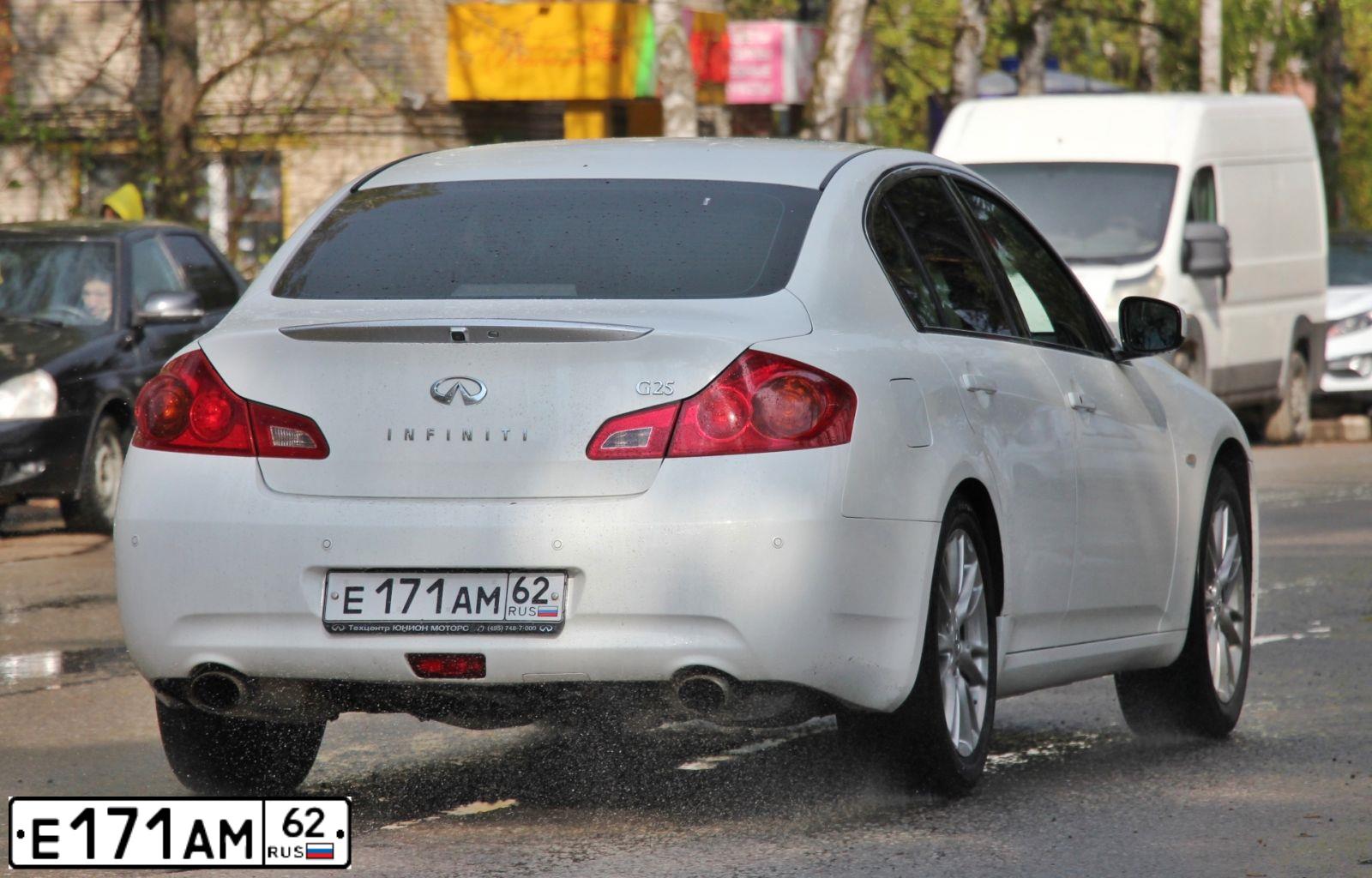 Фото автомобиля INFINITI Q60, 2011 — госномер М139СН67. Цвет: Белый