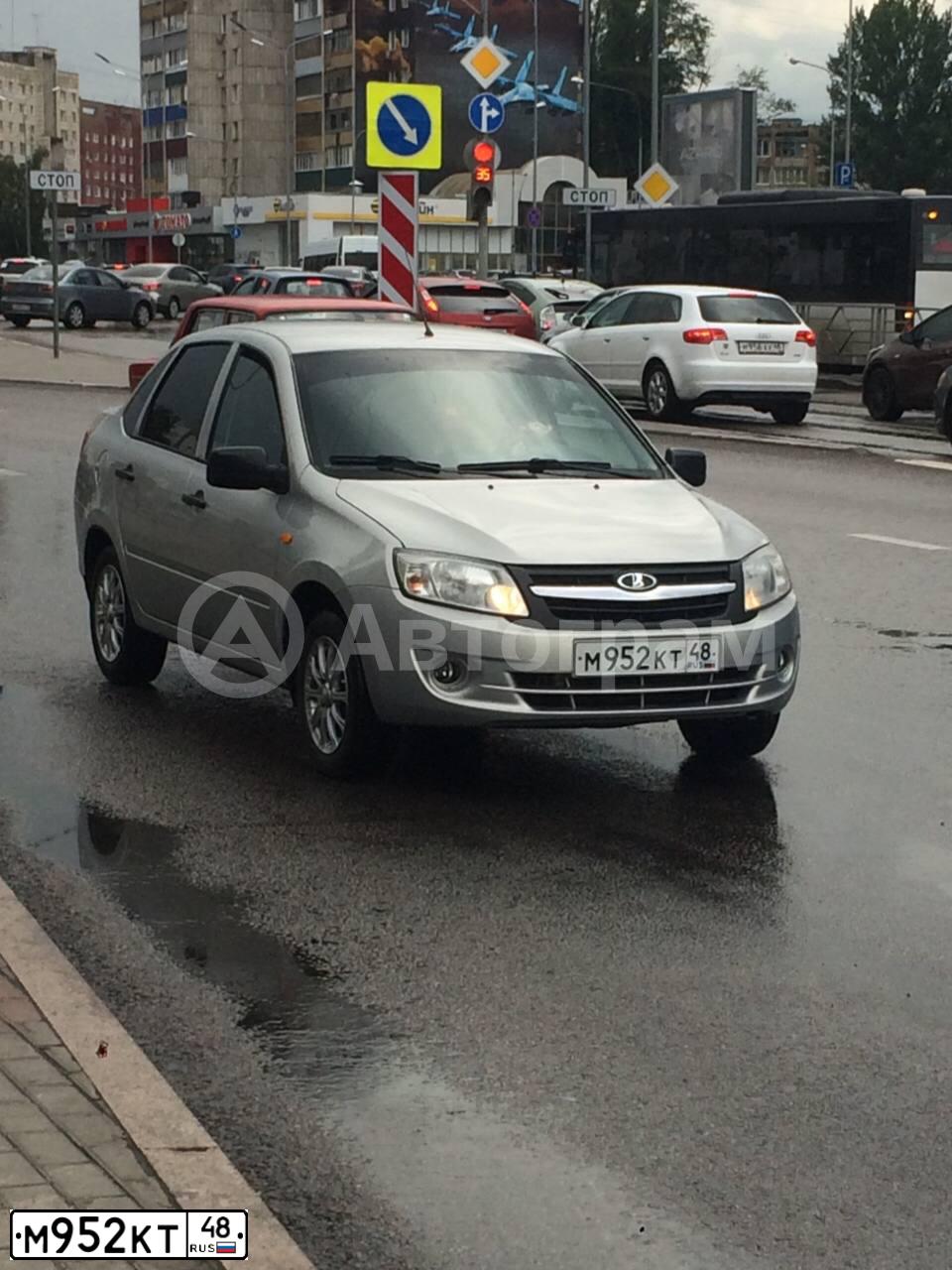 Фото автомобиля LADA 2190 GRANTA, 2013 — госномер М952КТ48. Цвет: СЕРЕБРИСТЫЙ