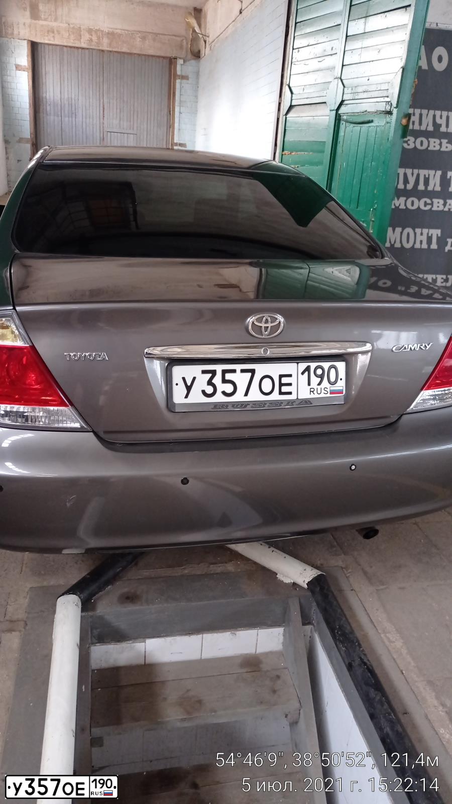 Фото автомобиля TOYOTA CAMRY, 2005 — госномер С351ЕА977. Цвет: Серый