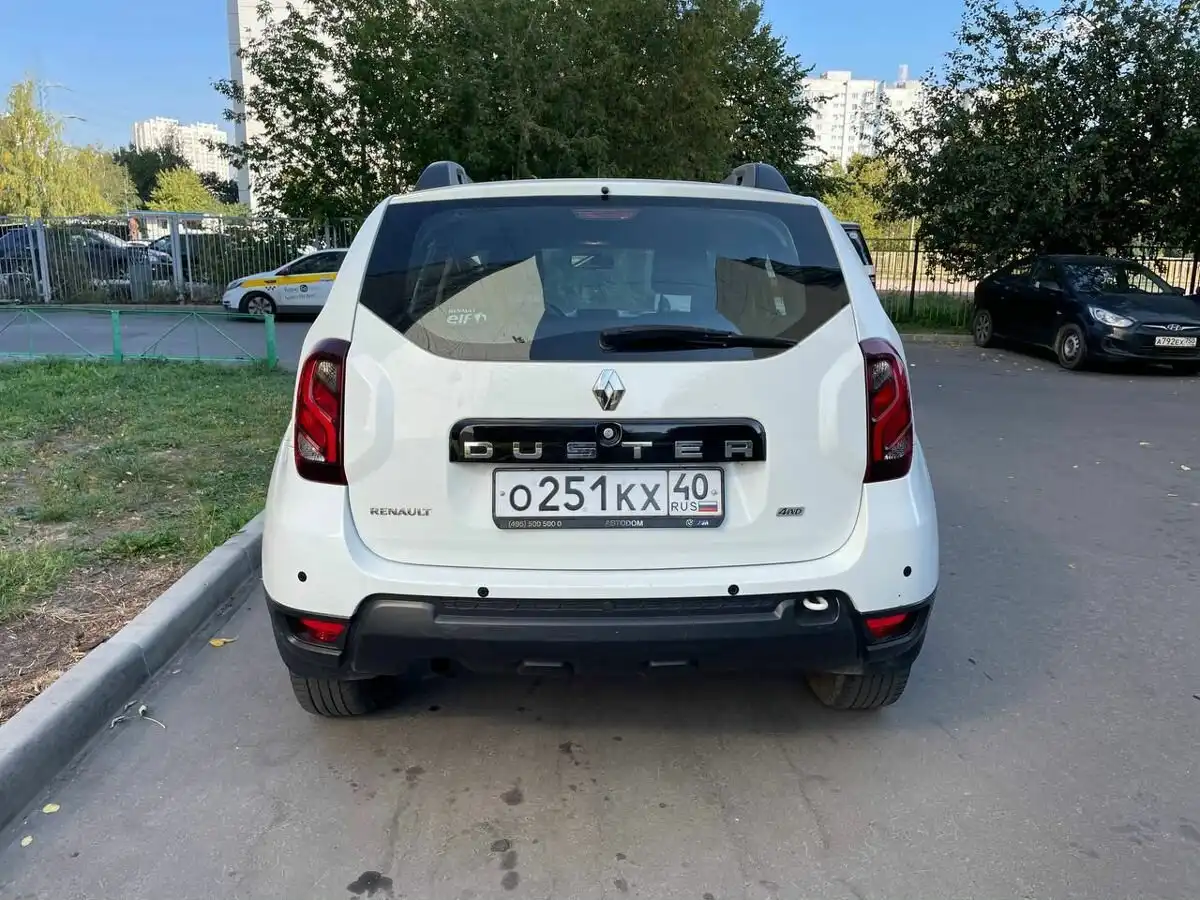 Фото автомобиля RENAULT DUSTER, 2017 — госномер О251КХ40. Цвет: Белый
